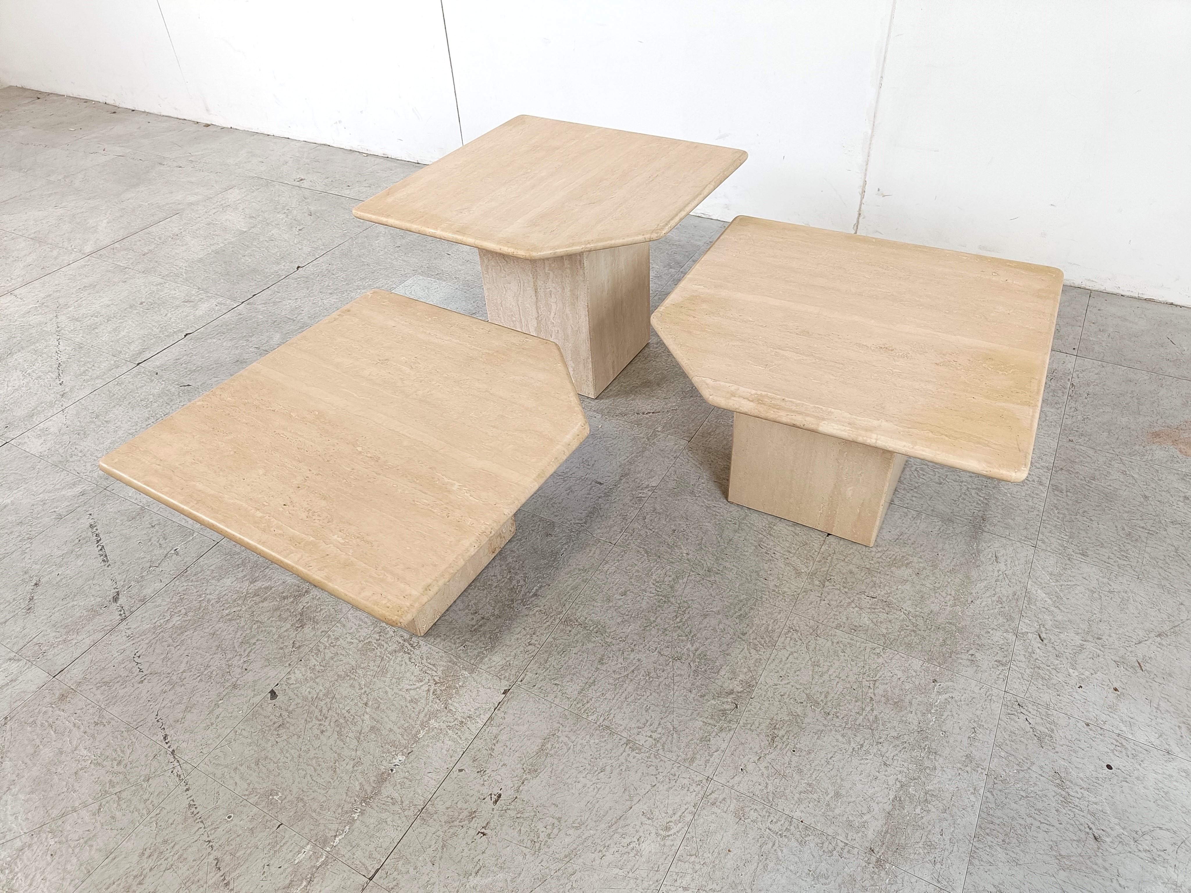 Set of 1970s italian travertine stone nesting tables or side tables.

The tables can be set up in different compositions. Timeless items.

Beautiful colour.

Very good condition

1970s - italy

Dimensions:
Largest table: 55*55*40 cm (height other