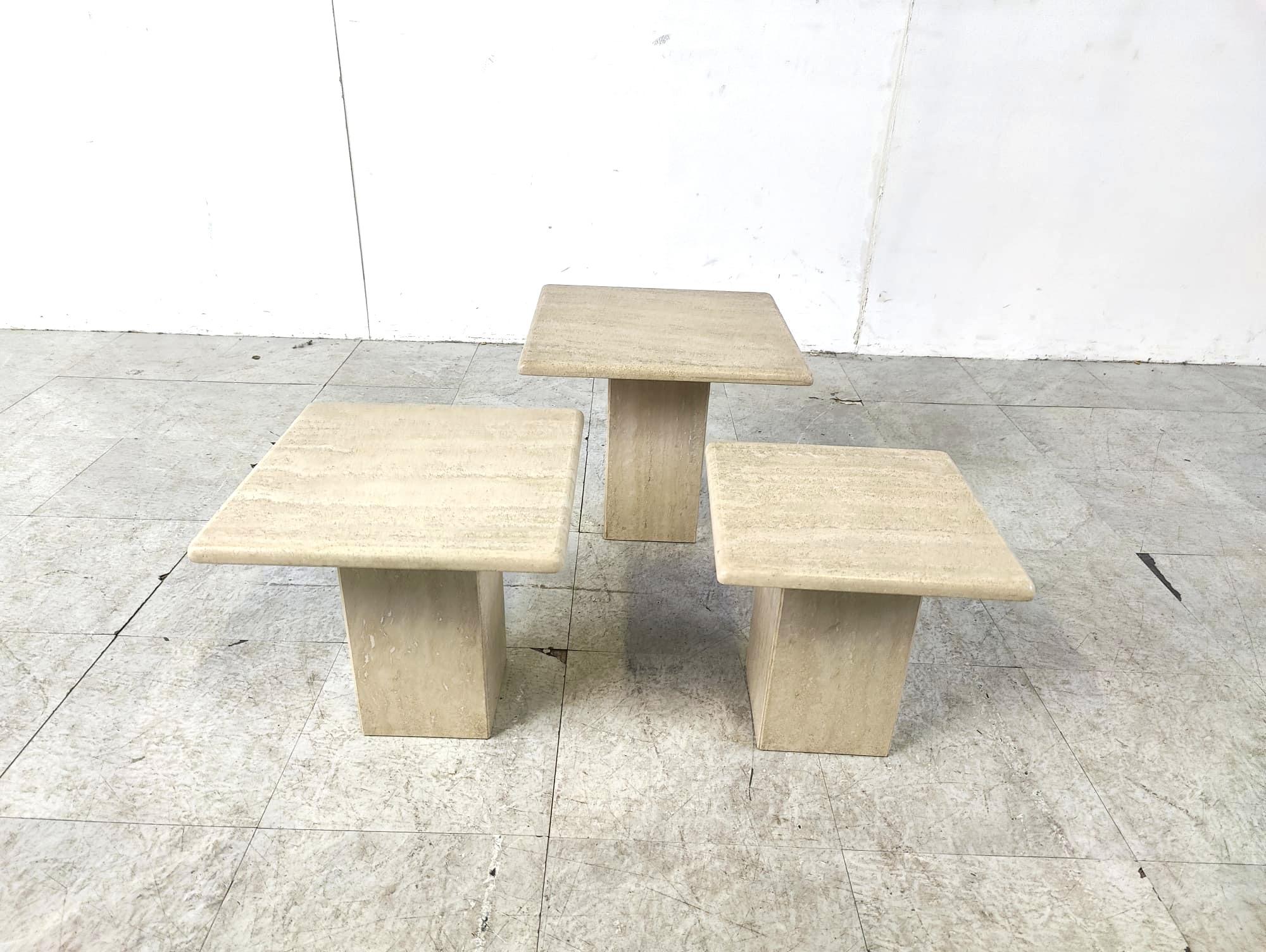 Set of 1970s italian travertine stone nesting tables or side tables.

The tables can be set up in different compositions. Timeless items.

Beautiful colour.

Good condition

1970s - italy

Dimensions:
Large table: 40x40x35cm height
Medium table: