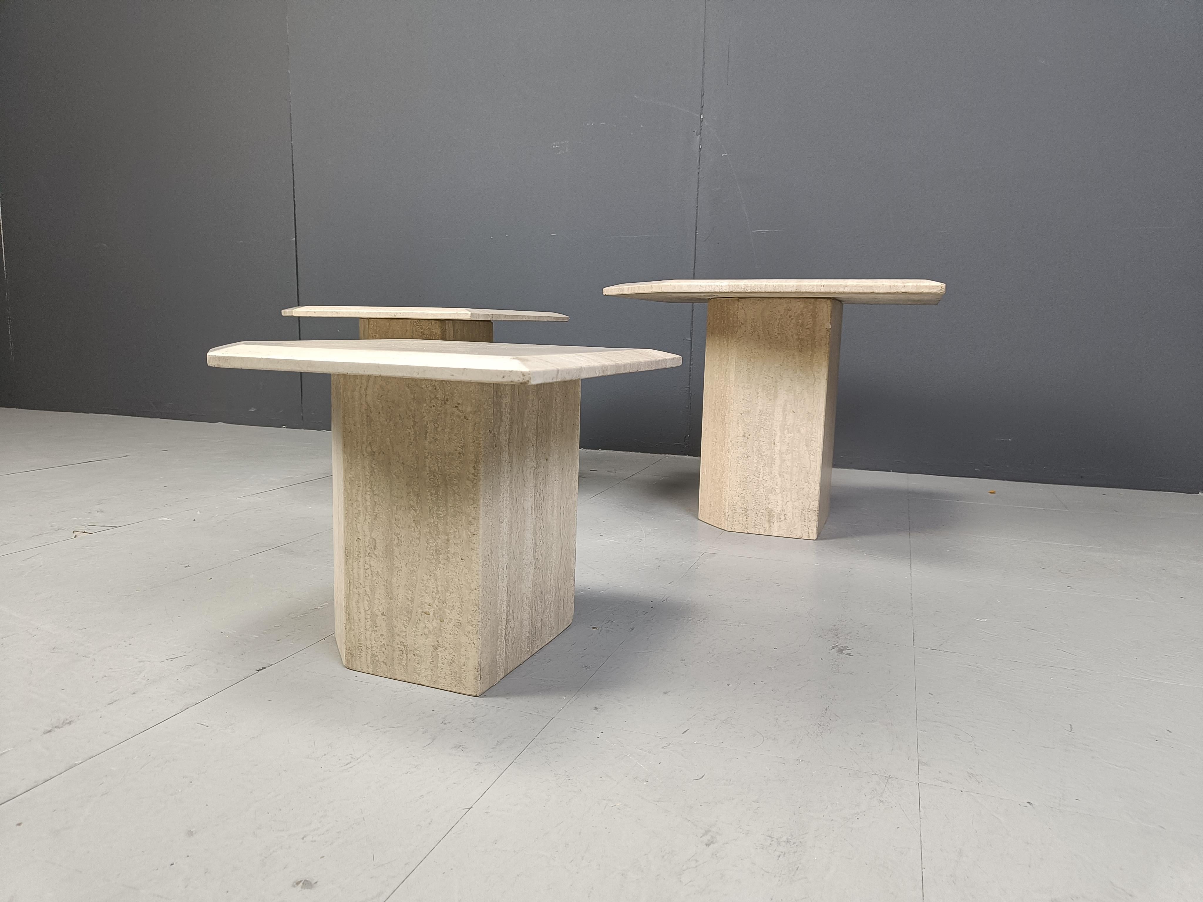 Tables gigognes ou tables d'appoint vintage en travertin, années 1970 Bon état - En vente à Leuven, Vlaams Gewest