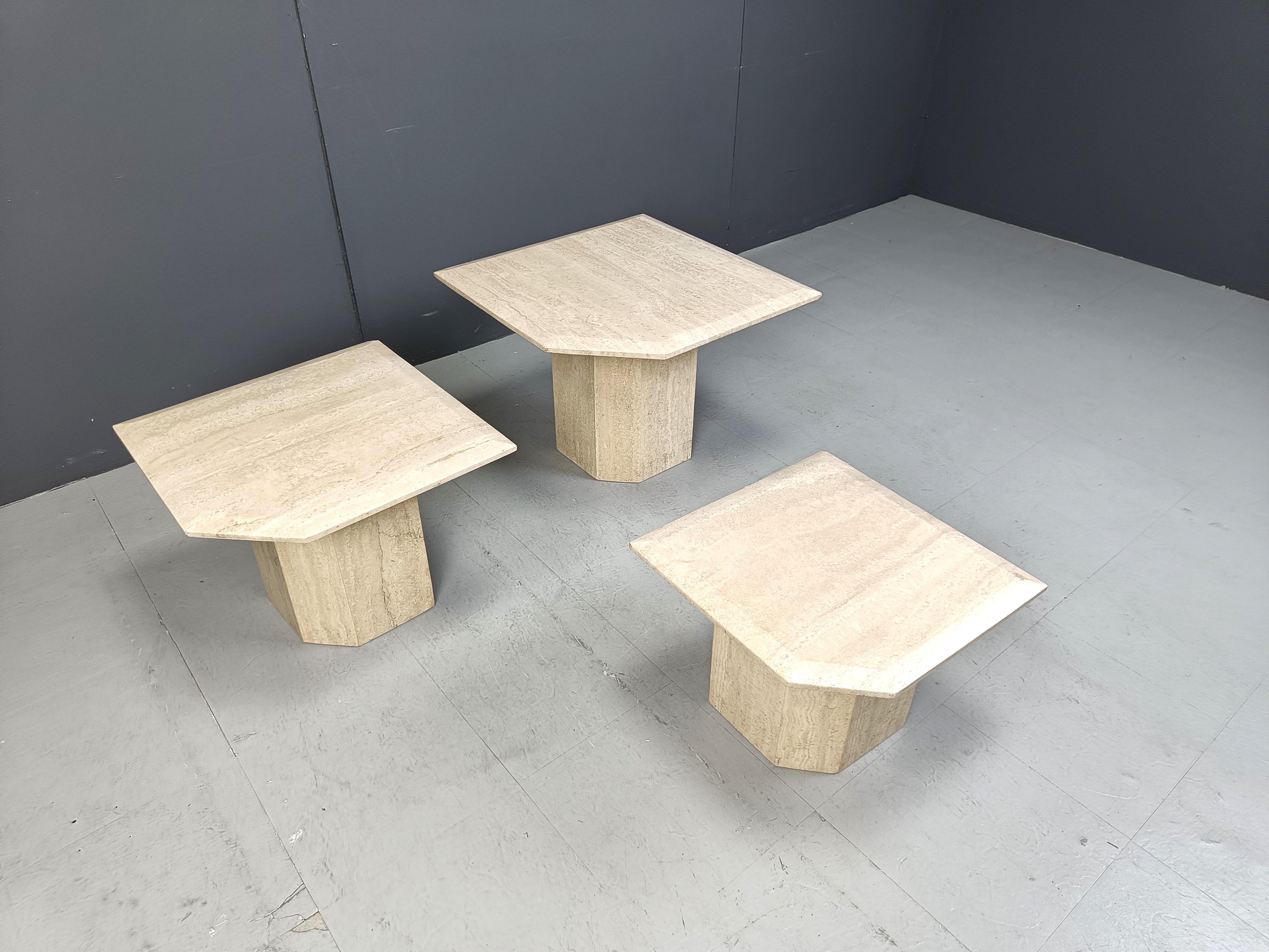 Travertin Tables gigognes ou tables d'appoint vintage en travertin, années 1970 en vente