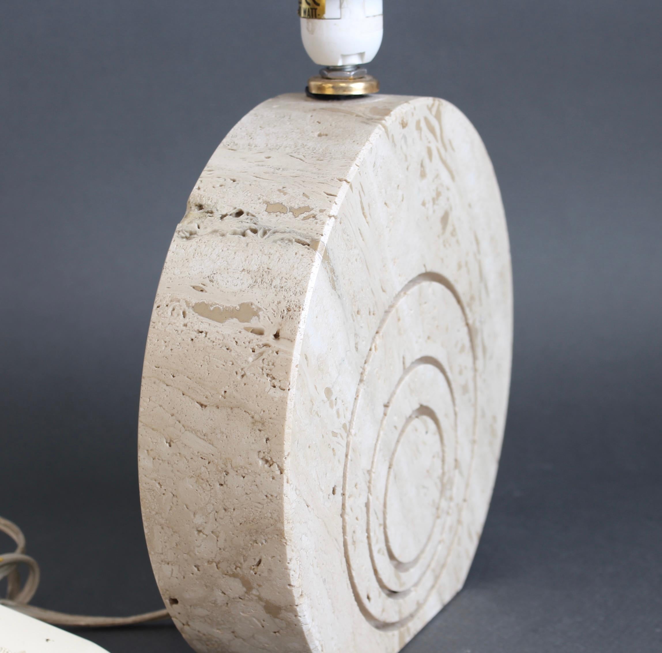 Lampe de table vintage en travertin (circa 1980) en vente 4