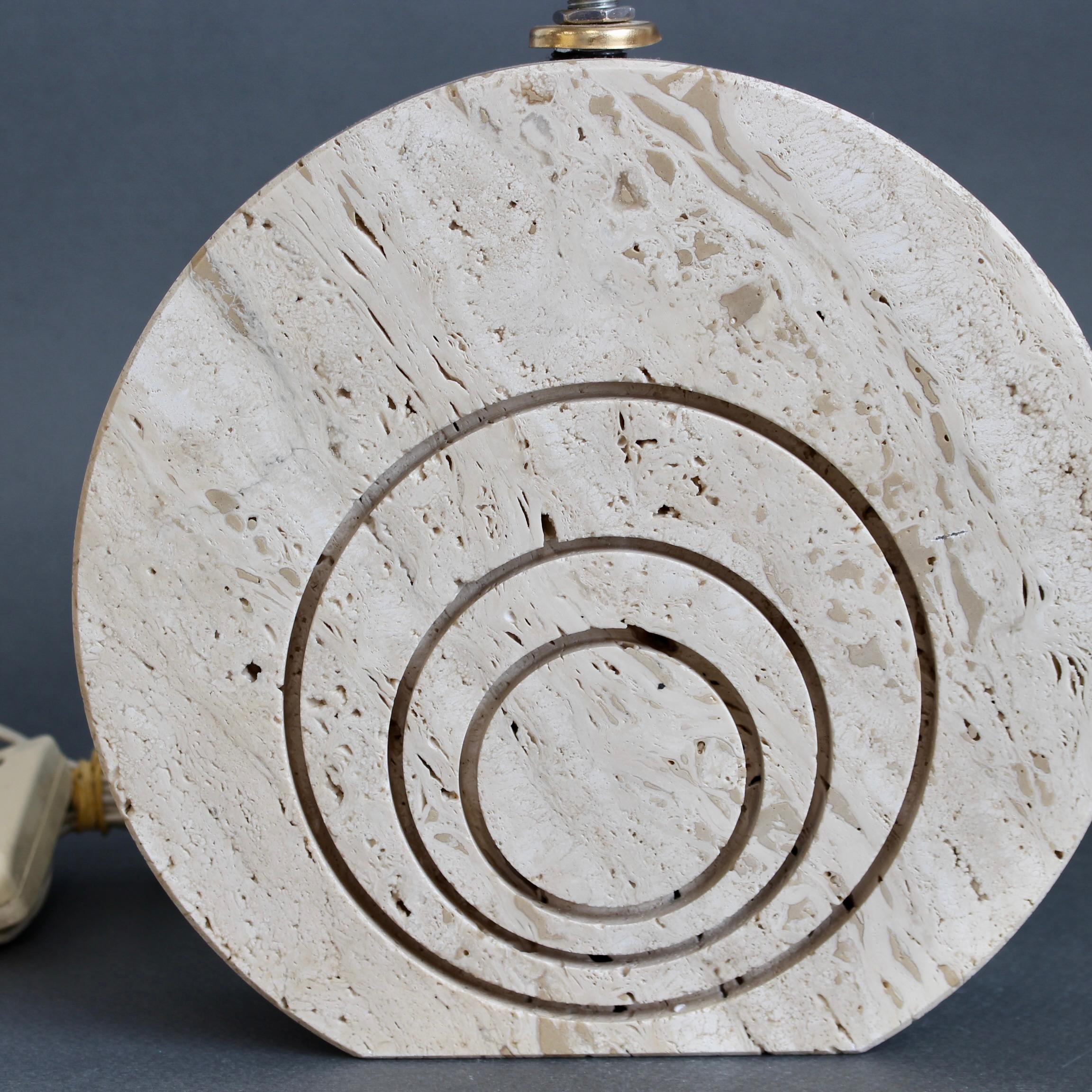 Lampe de table vintage en travertin (circa 1980) en vente 7