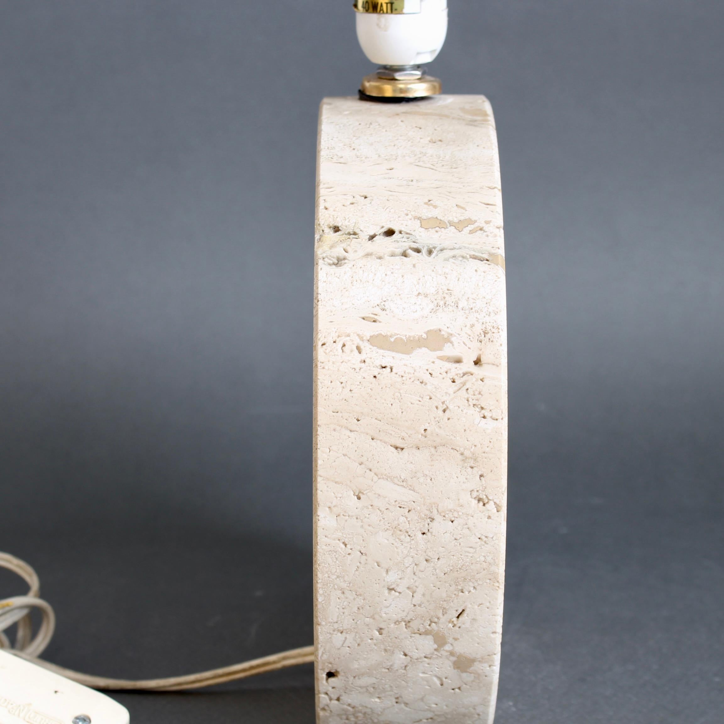 Lampe de table vintage en travertin (circa 1980) en vente 3
