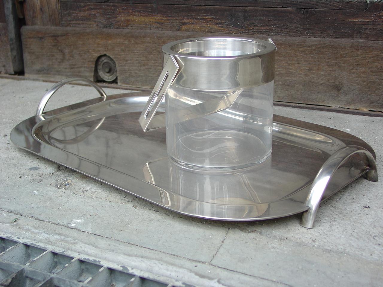 Lino Sabattini Italy design years ’60’70 tray and bucket ice in silverplate.

All signed.