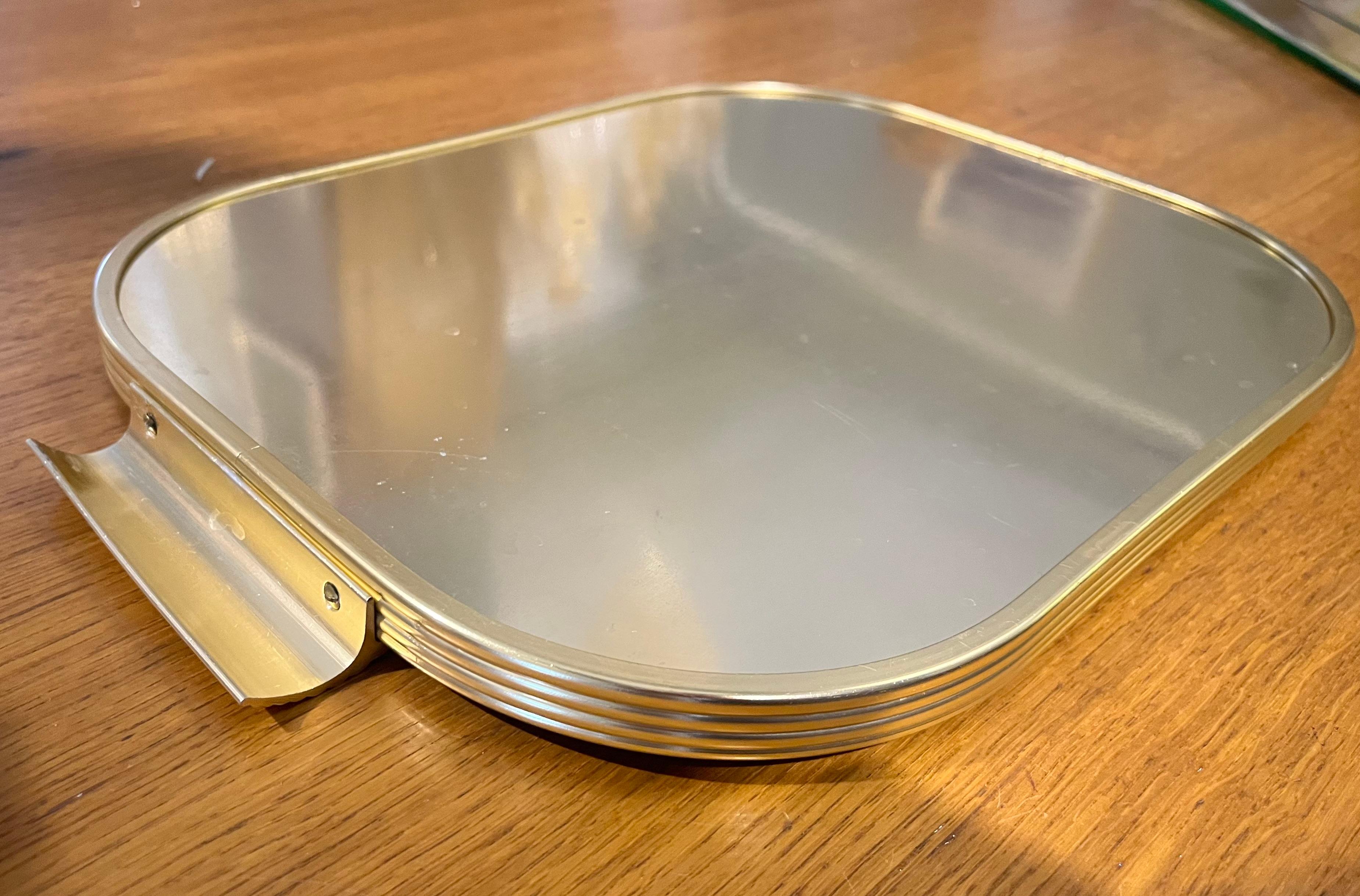 Bandeja Kaymet vintage fabricada en Inglaterra de los años 70. Producido en buen estado con desgaste causado por los años y el uso. Vea atentamente las imágenes adjuntas