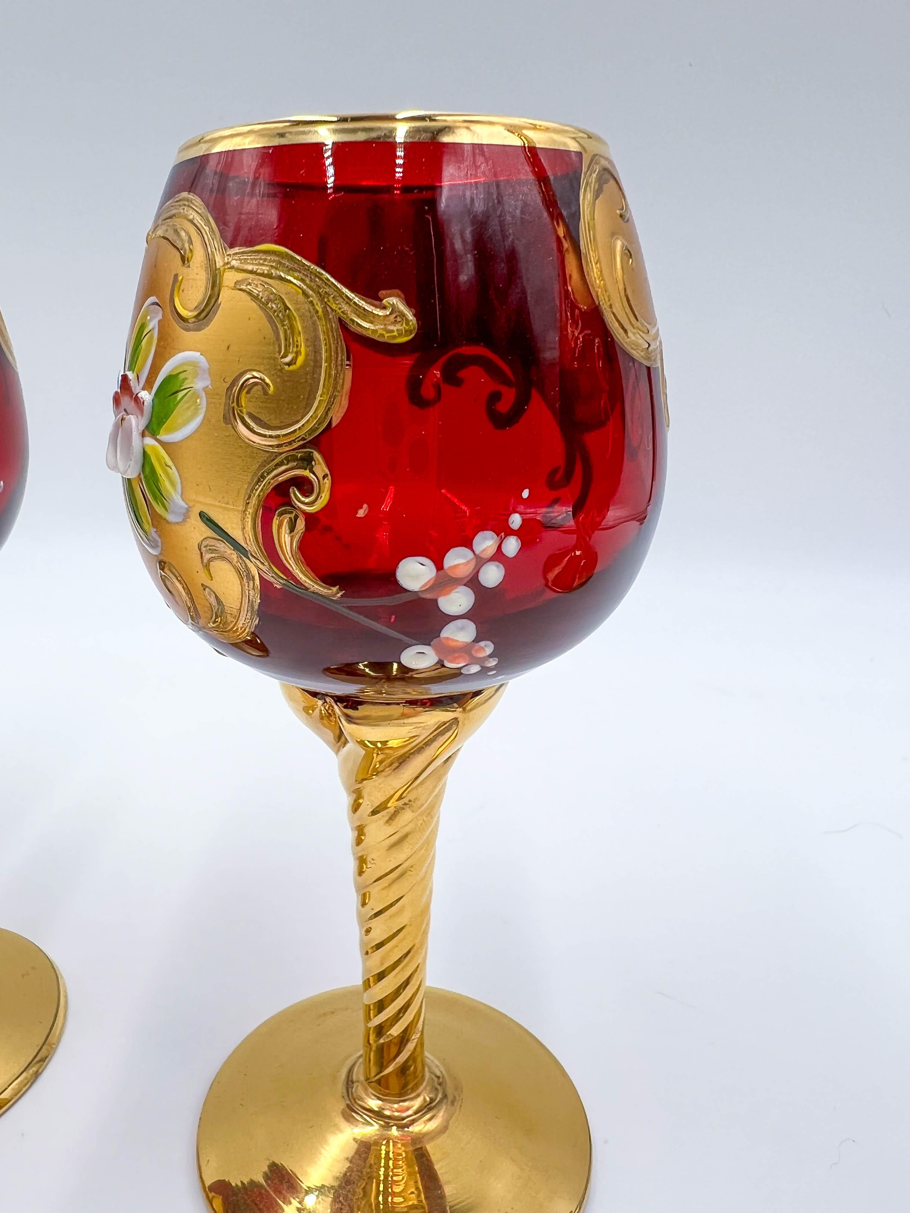 Vieux gobelets et pichet en verre de Murano vénitien rouge rubis Tre Fuochi, 8 pièces en vente 2