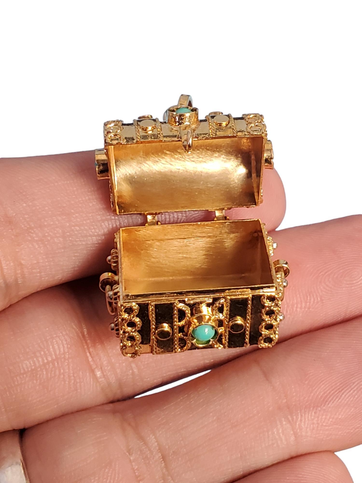 Vintage Treasure Chest Charm Pendant 18k Yellow Gold Turquoise Color Stones In Good Condition For Sale In Overland Park, KS