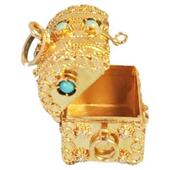 Vintage Treasure Chest Charm Pendentif 18k Yellow Gold Turquoise Color Stones