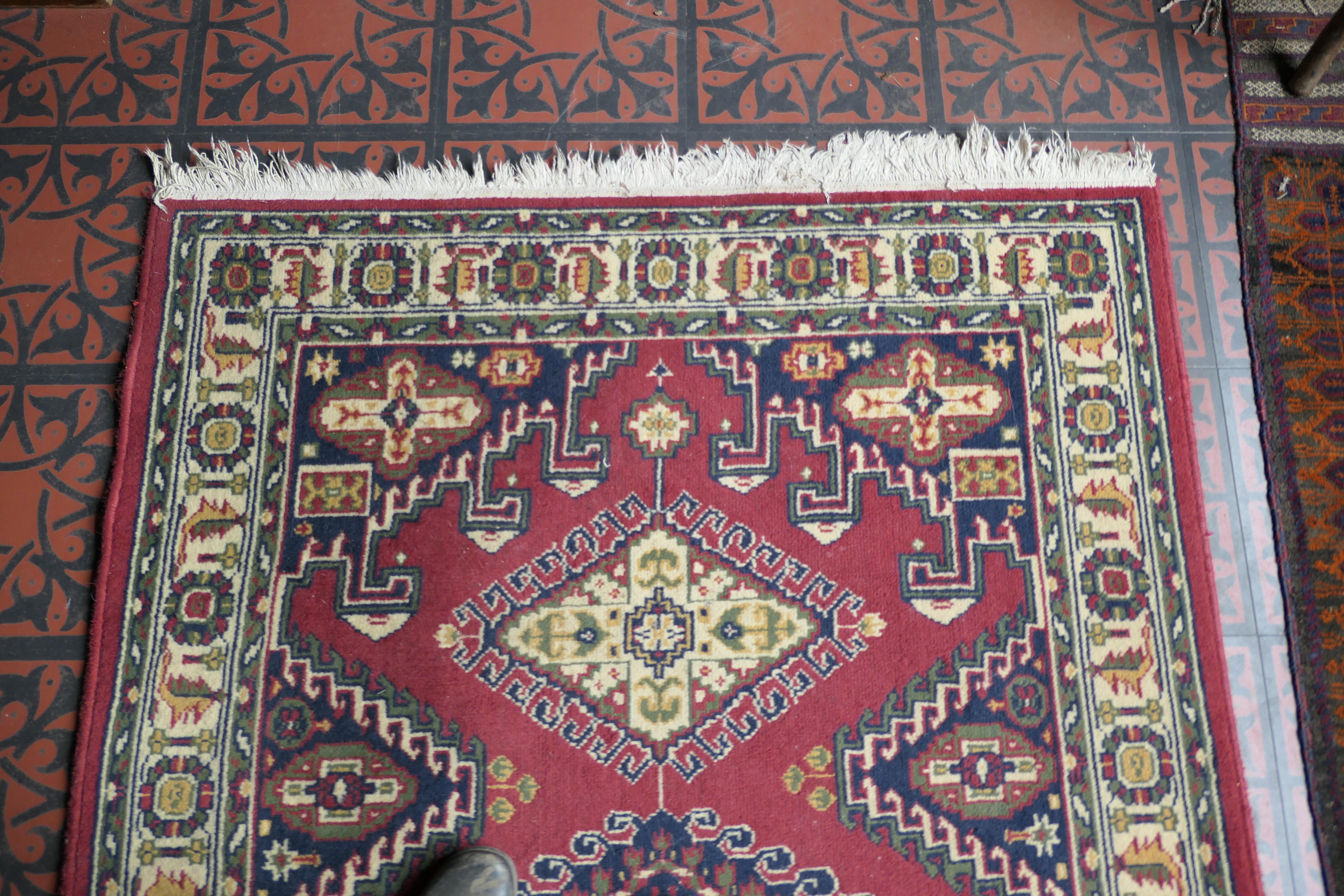 Vintage Tree of Life Pattern Wool Carpet, Rug In Good Condition For Sale In Chillerton, Isle of Wight