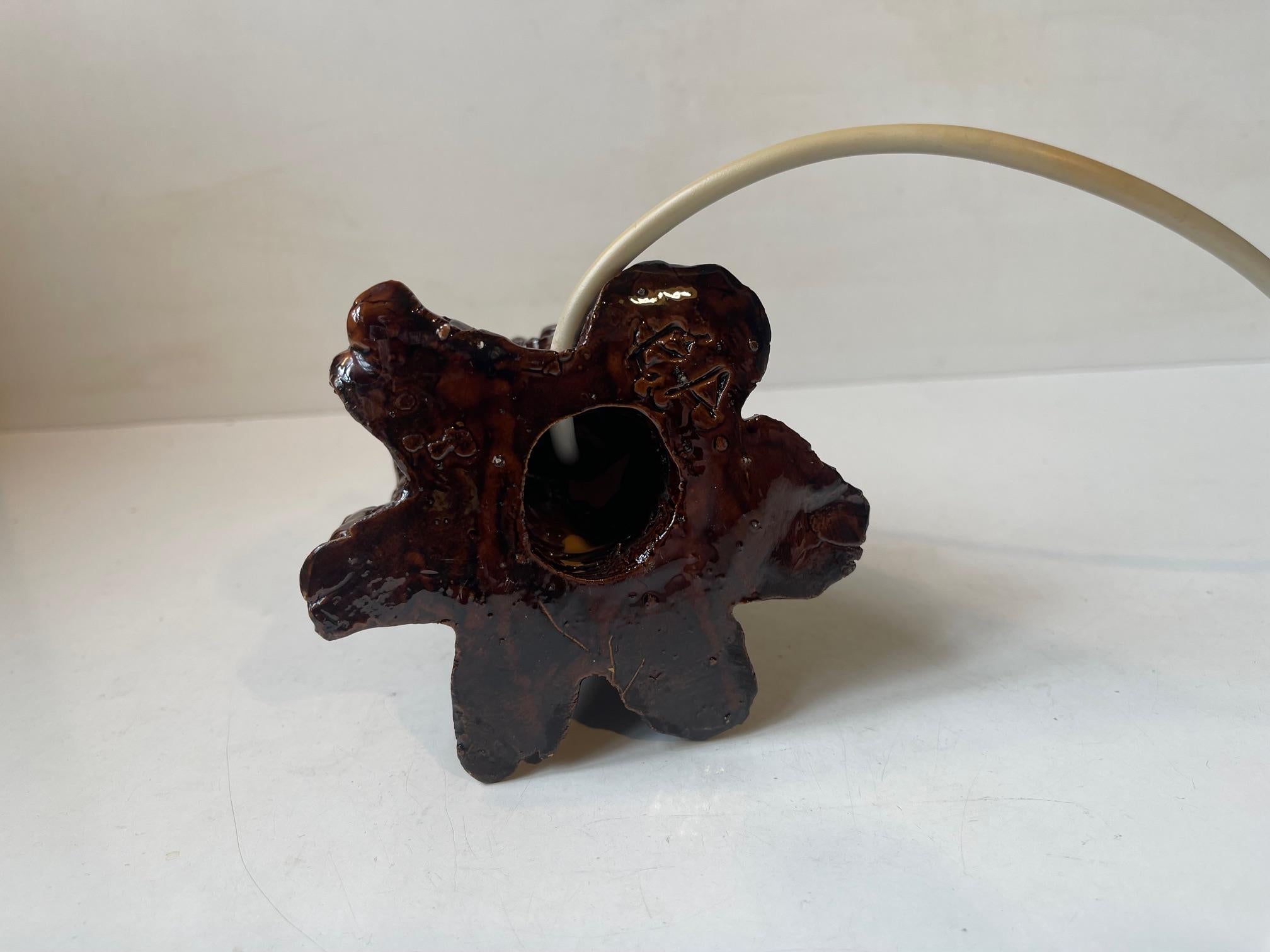 Scandinave Lampe de table vintage en forme de tronc d'arbre en céramique émaillée, 1970 en vente