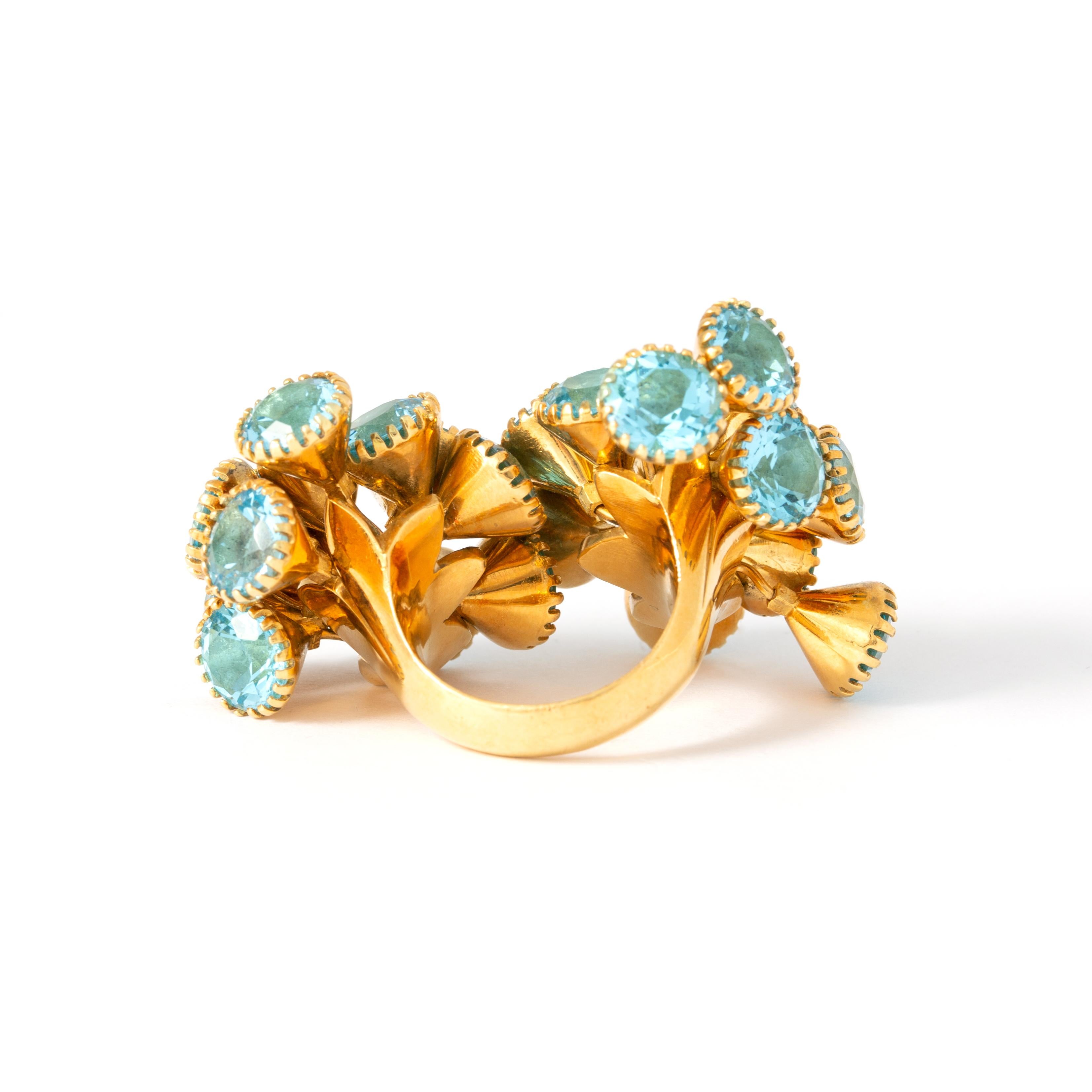 Vintage Tremblant Topaz 18 Karat Gold Cluster Substantial Ring In Excellent Condition In Geneva, CH