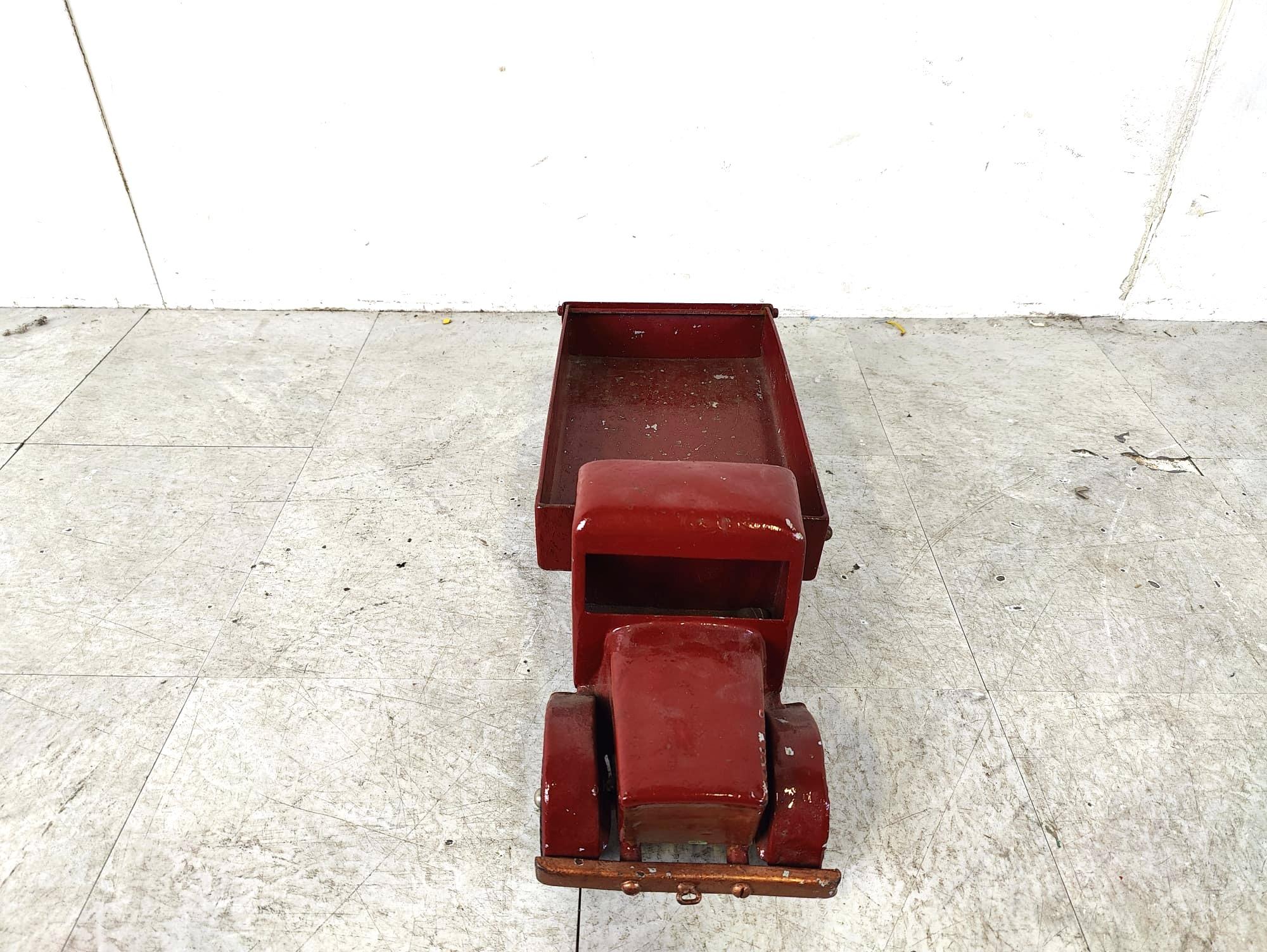 Vintage tri-ang tin toy car, 1950s For Sale 3
