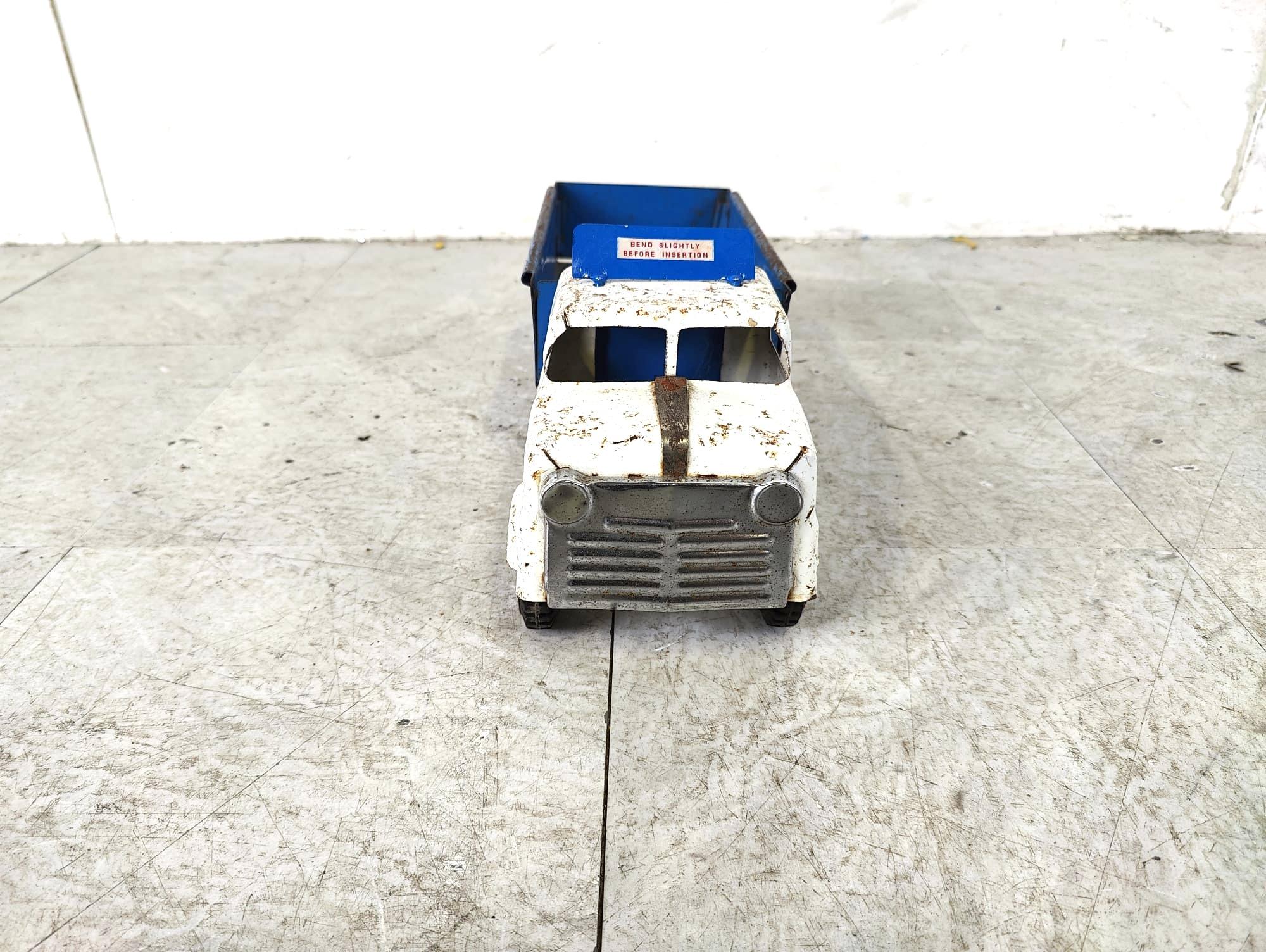 Vintage toy car from the english brand 'Tri-ang'.

The charm is in the wear and tear of this item, it makes this little truck very attractive and decorative.

Good original condition
​
1950s, England

Ref.: 6521412

