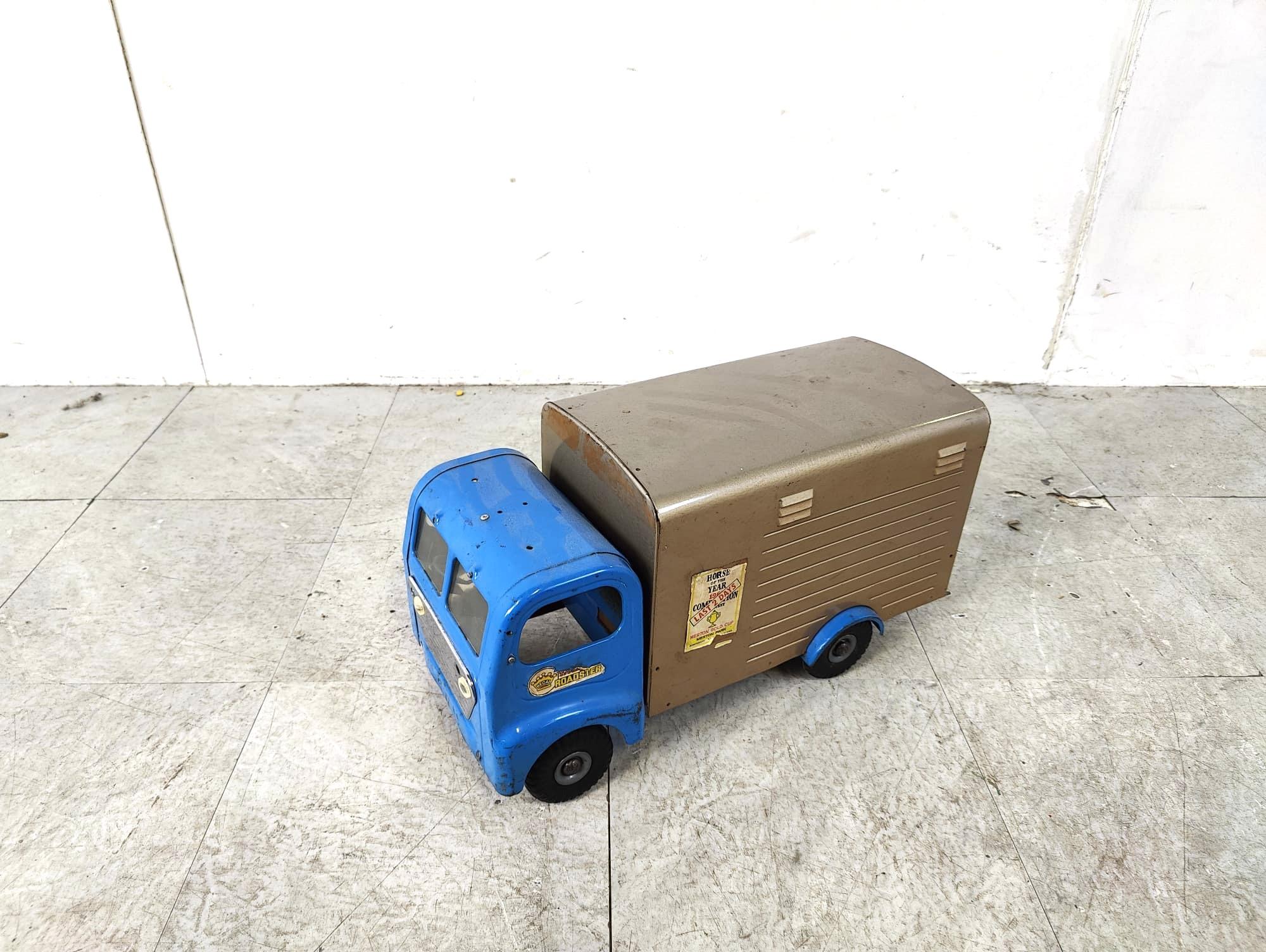 Mid-Century moderno Automobile di latta Tri-ang Toys d'epoca, anni '50 in vendita