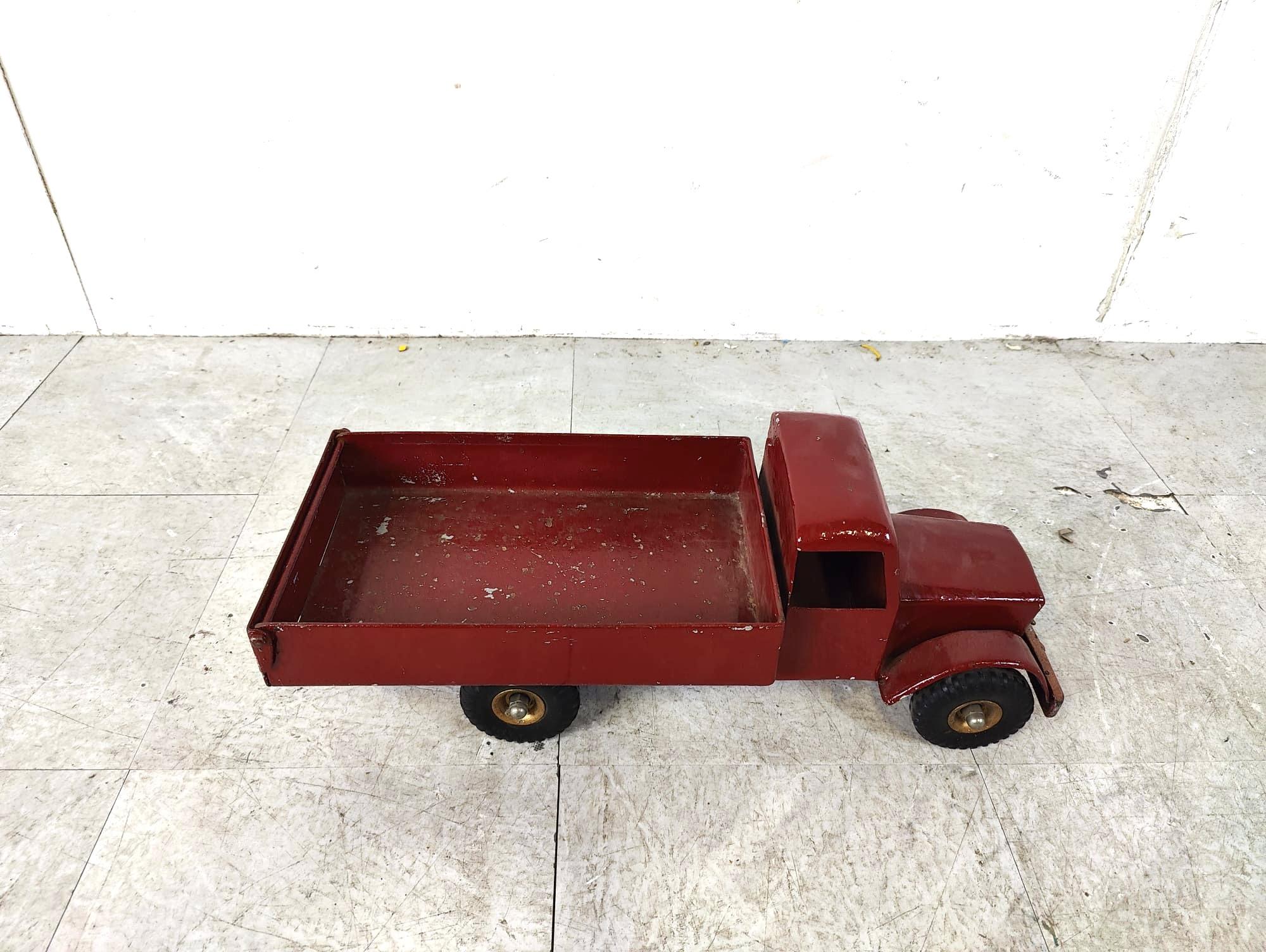 Mid-Century Modern Vintage tri-ang tin toy car, 1950s For Sale