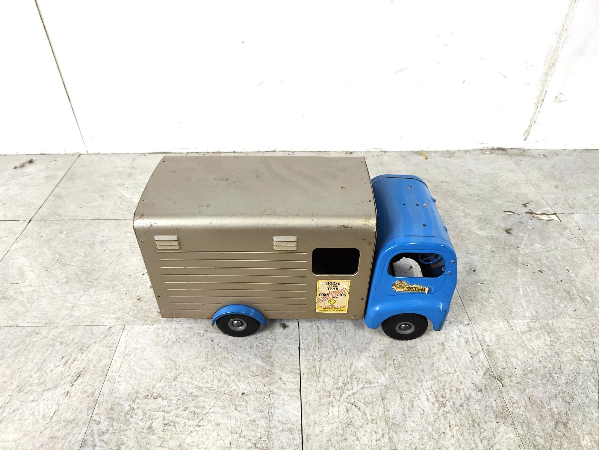 Automobile di latta Tri-ang Toys d'epoca, anni '50 In condizioni discrete in vendita a Leuven, Vlaams Gewest