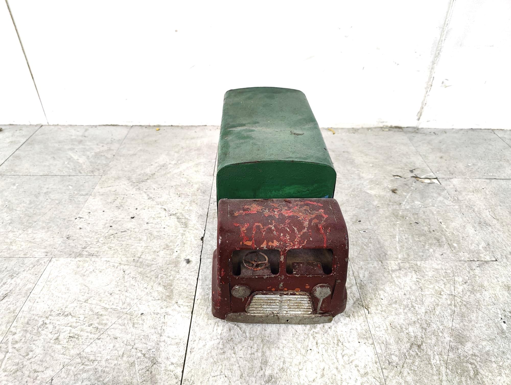 Vintage tri-ang tin toy car, 1950s For Sale 1
