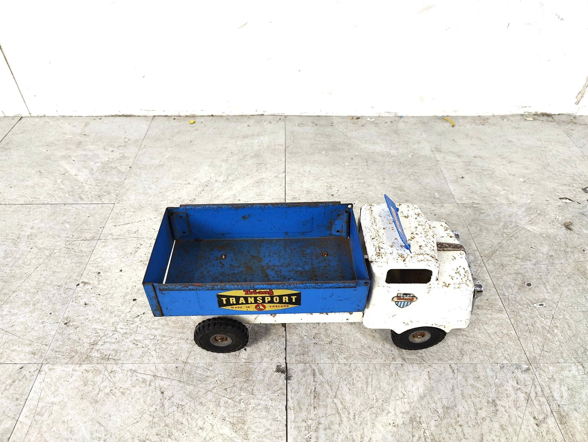 Vintage tri-ang tin toy car, 1950s For Sale 1