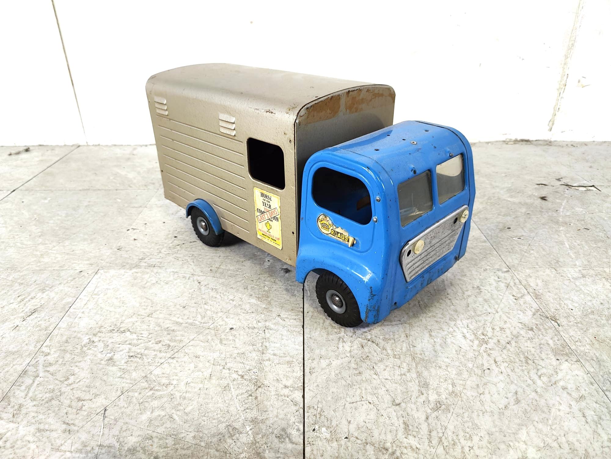Automobile di latta Tri-ang Toys d'epoca, anni '50 in vendita 1