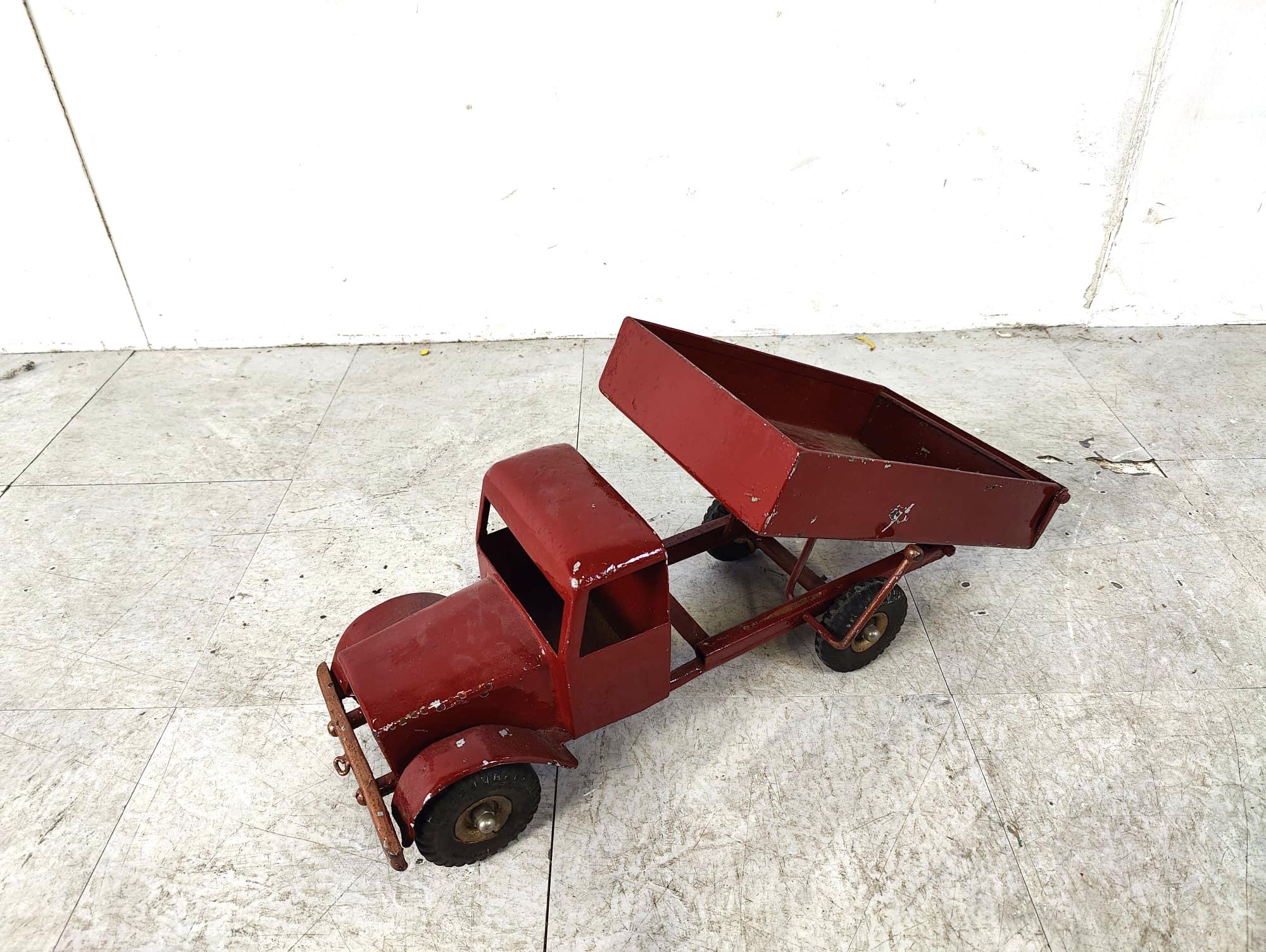 Vintage tri-ang tin toy car, 1950s For Sale 1