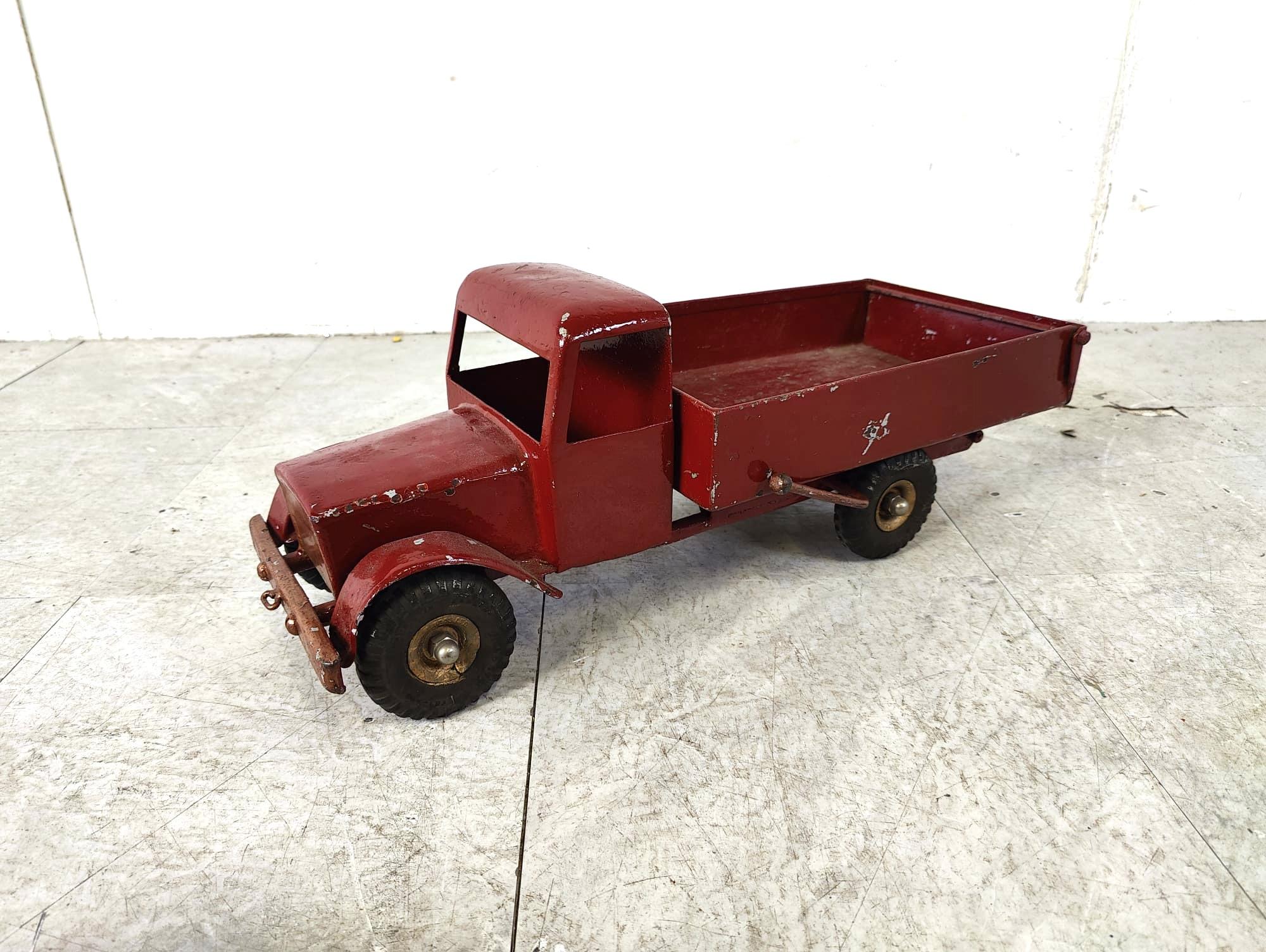 Vintage tri-ang tin toy car, 1950s For Sale 2