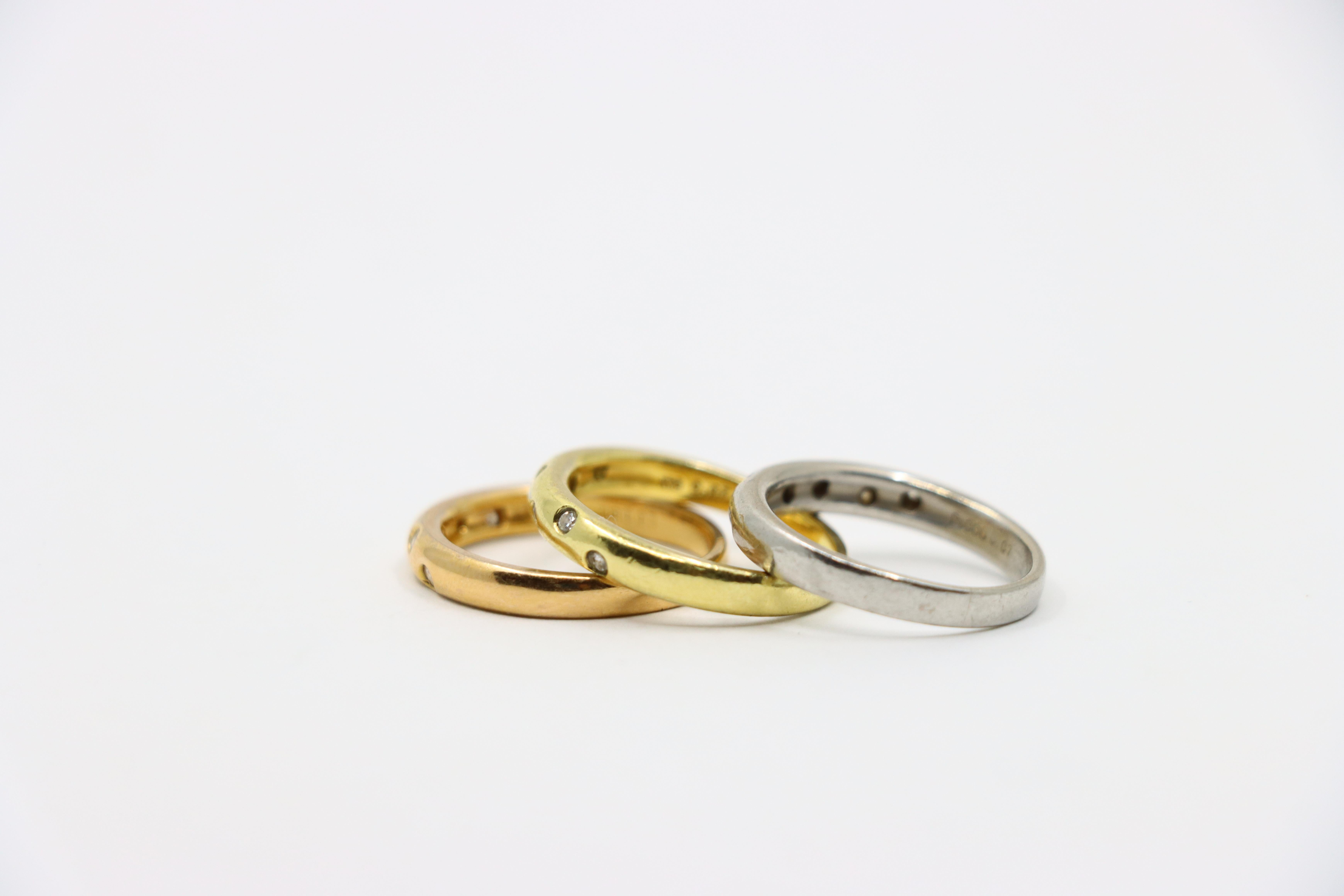 Anello Tri-Color d'epoca in oro 18 carati e platino con diamanti in vendita 5