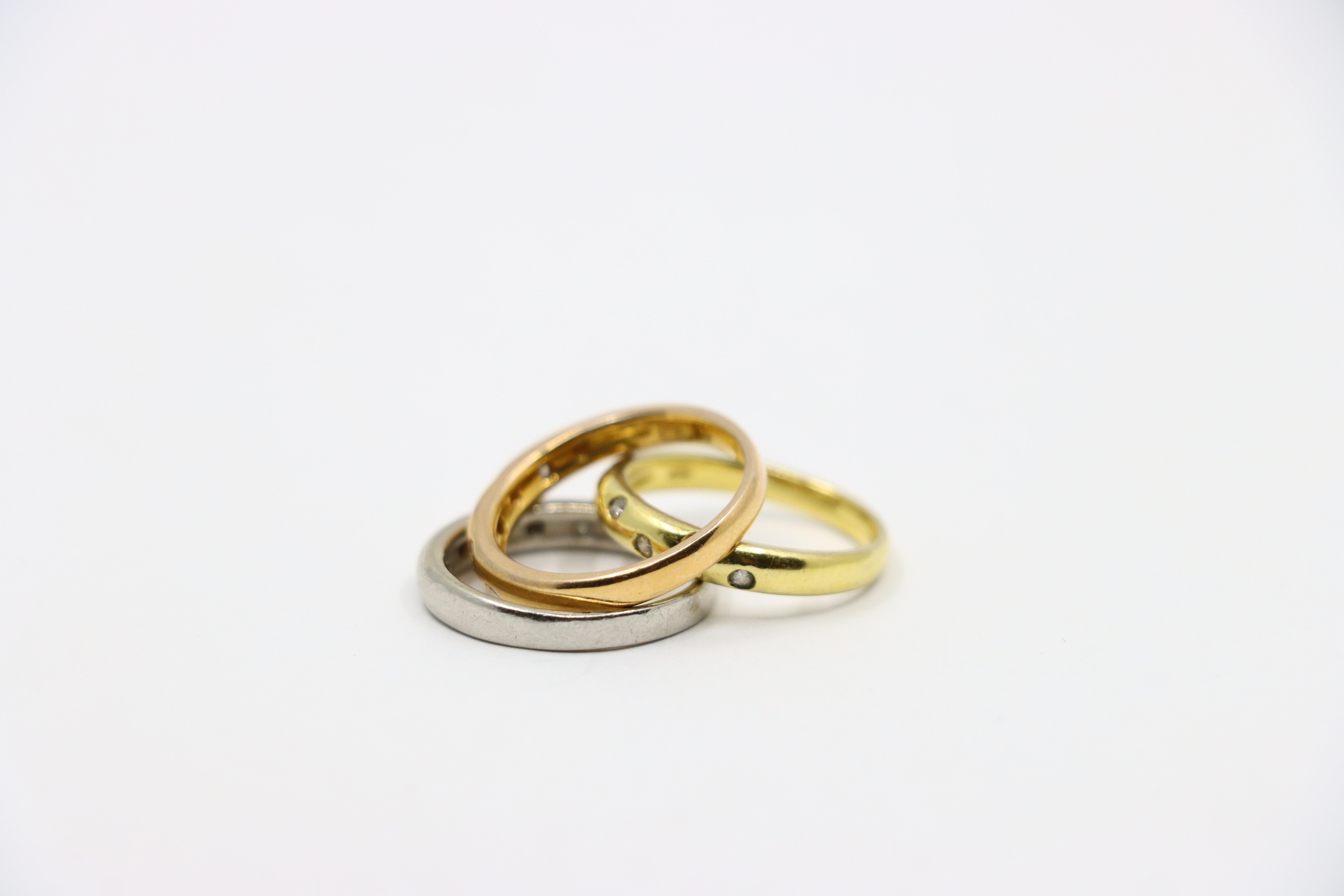 Anello Tri-Color d'epoca in oro 18 carati e platino con diamanti in vendita 7