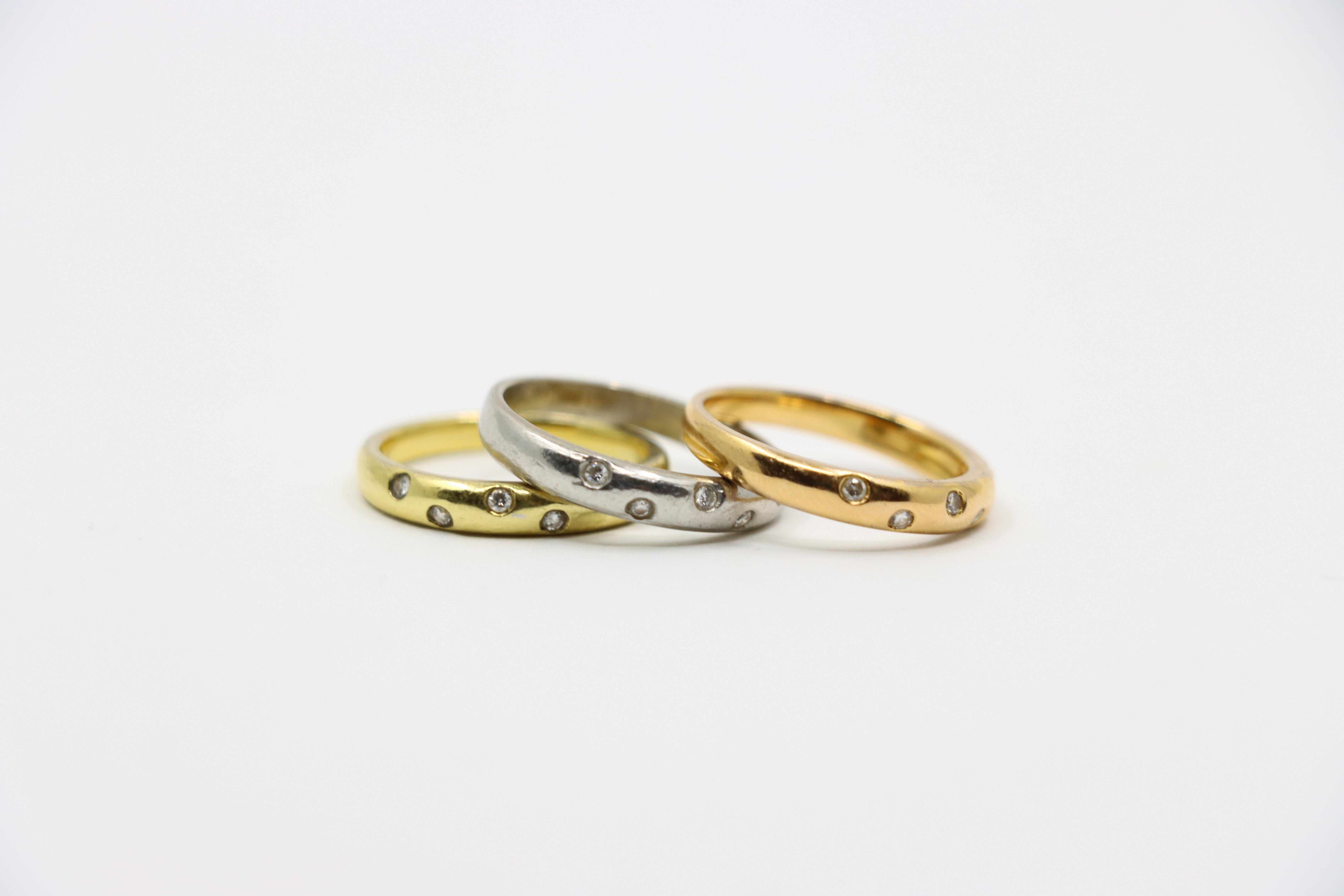 Anello Tri-Color d'epoca in oro 18 carati e platino con diamanti in vendita 1