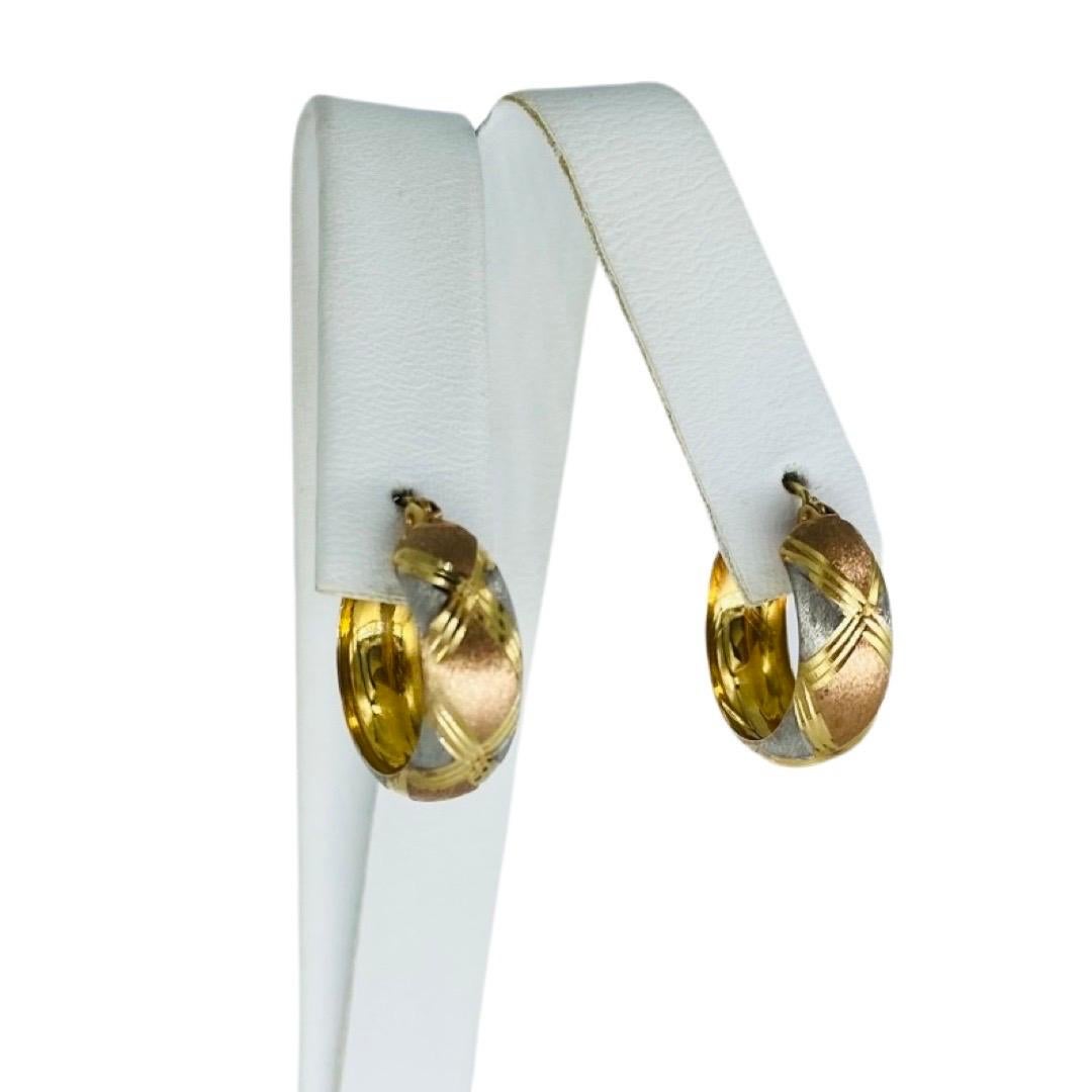 Vintage Tri-Color Gold Hoop Earrings 14k Gold In Excellent Condition For Sale In Miami, FL