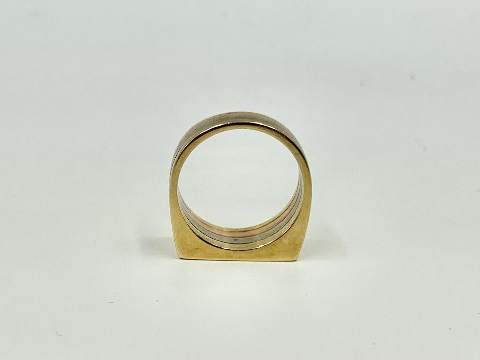 Estate Tri-Color Rose, White and Yellow 14K Gold Tiered Signet Ring In Good Condition For Sale In New York, NY