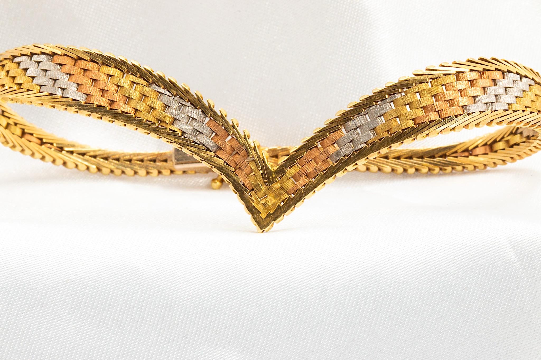 Vintage Tri-Tone 14K Italian Gold Bracelet In Good Condition For Sale In Houston, TX