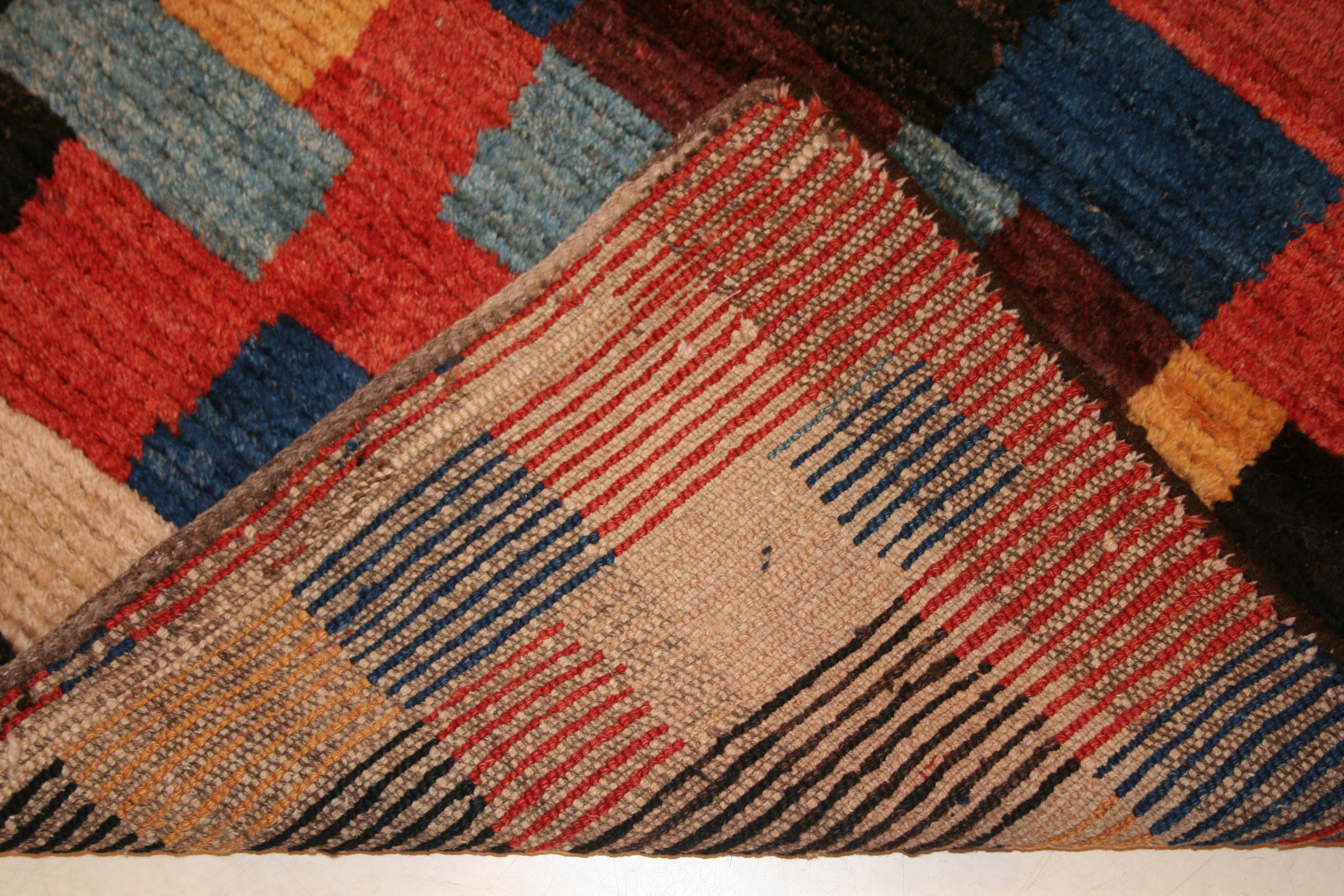 Vintage Tribal Abstract Checkerboard Design Rug In Good Condition For Sale In Milan, IT