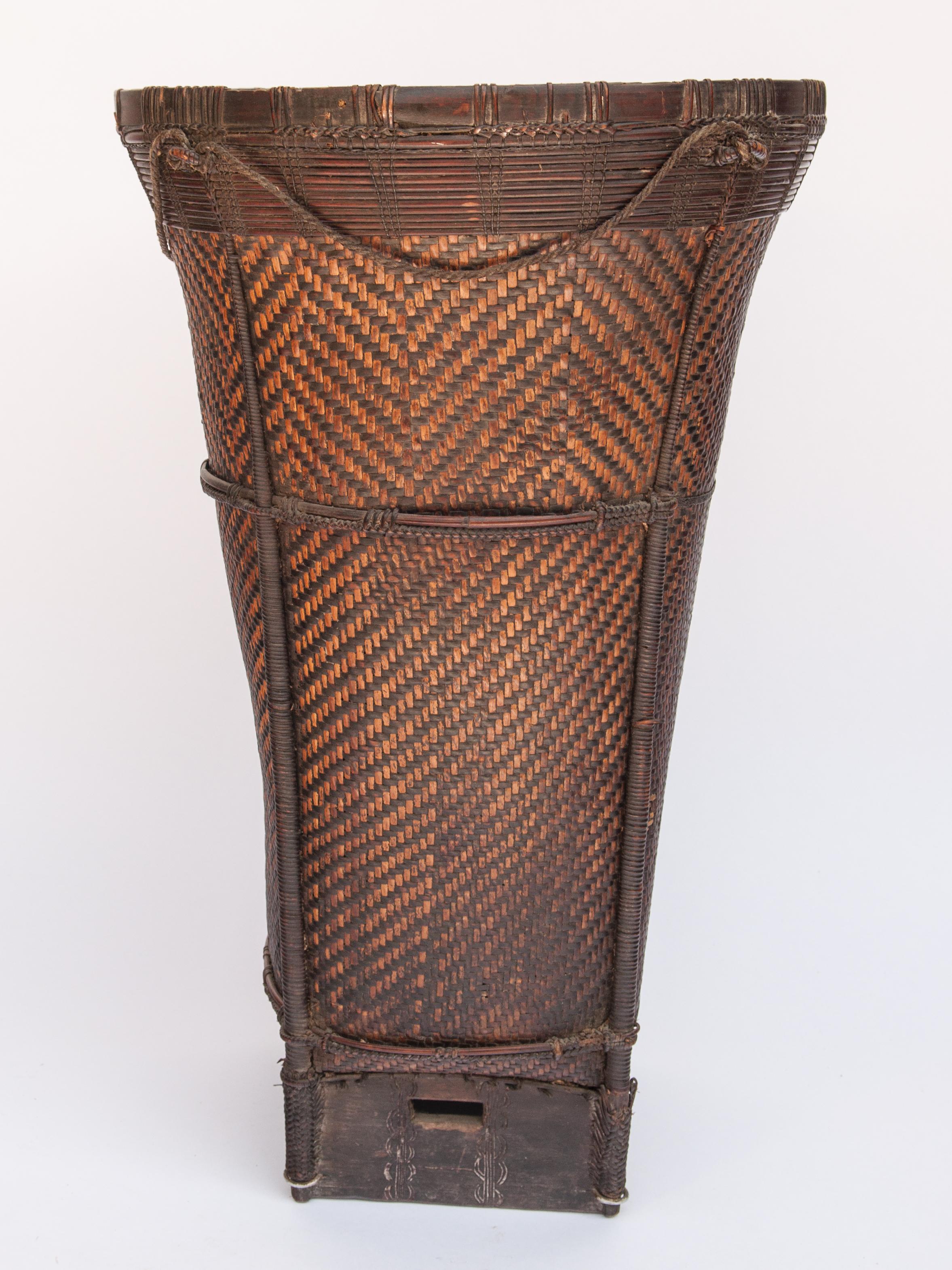 Laotian Vintage Tribal Carrying Basket from Ata Pue, Laos, Mid-20th Century