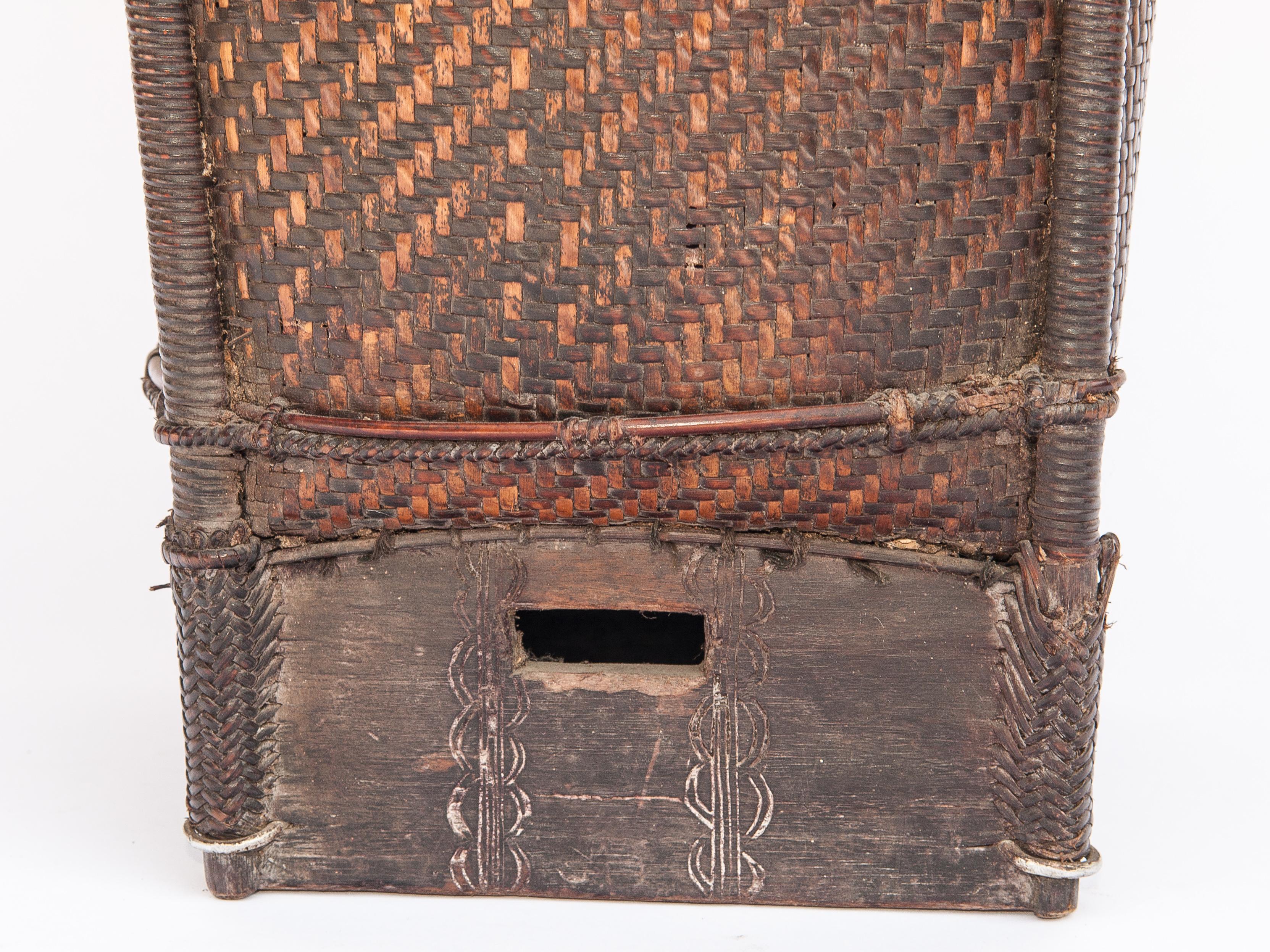 Hand-Crafted Vintage Tribal Carrying Basket from Ata Pue, Laos, Mid-20th Century