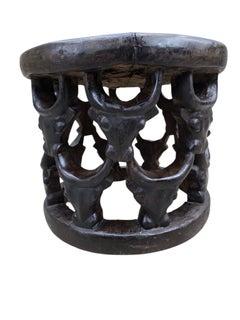 Tabouret/table d'appoint vintage en bois dur africain sculpté de style tribal