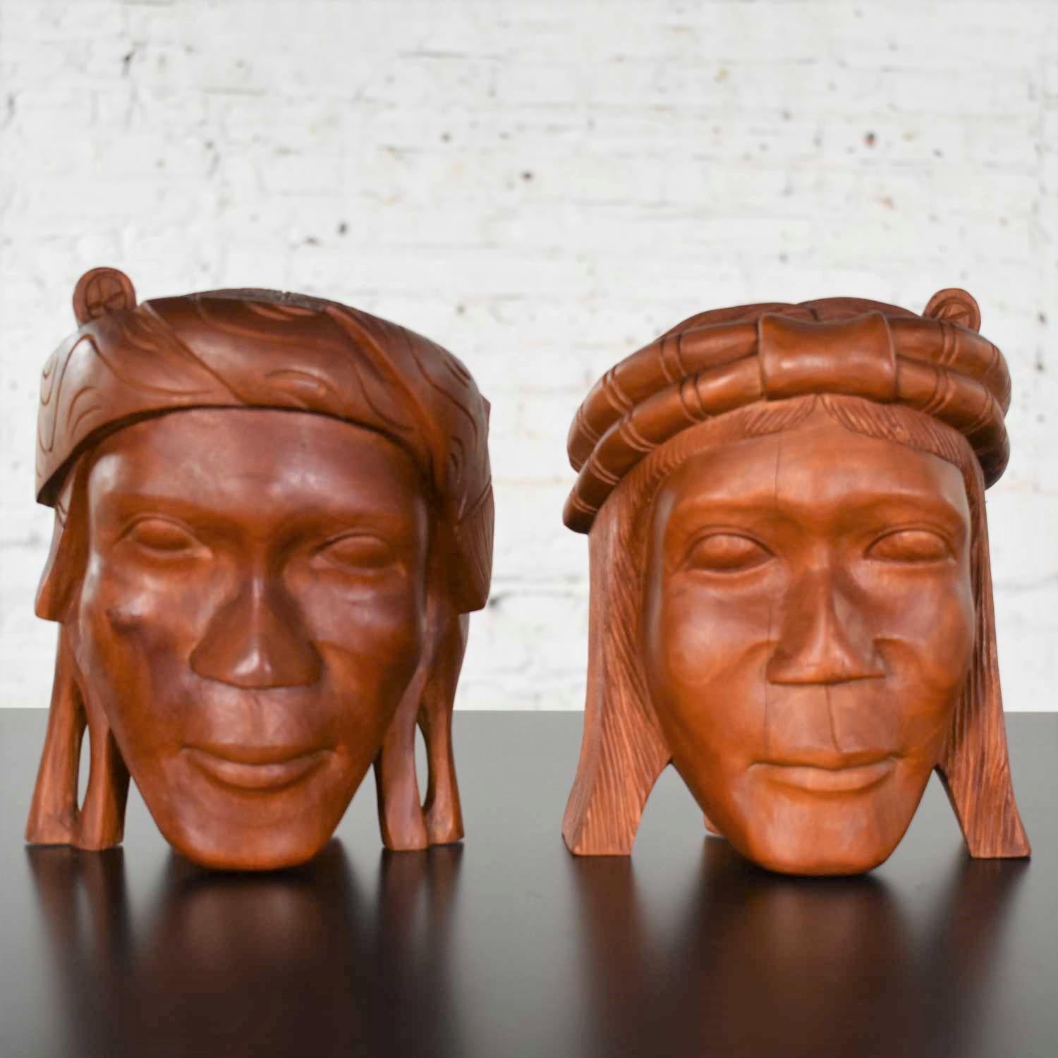20ième siècle Vintage Tribal Bois Sculpté Figural Bookends Têtes seulement en vente