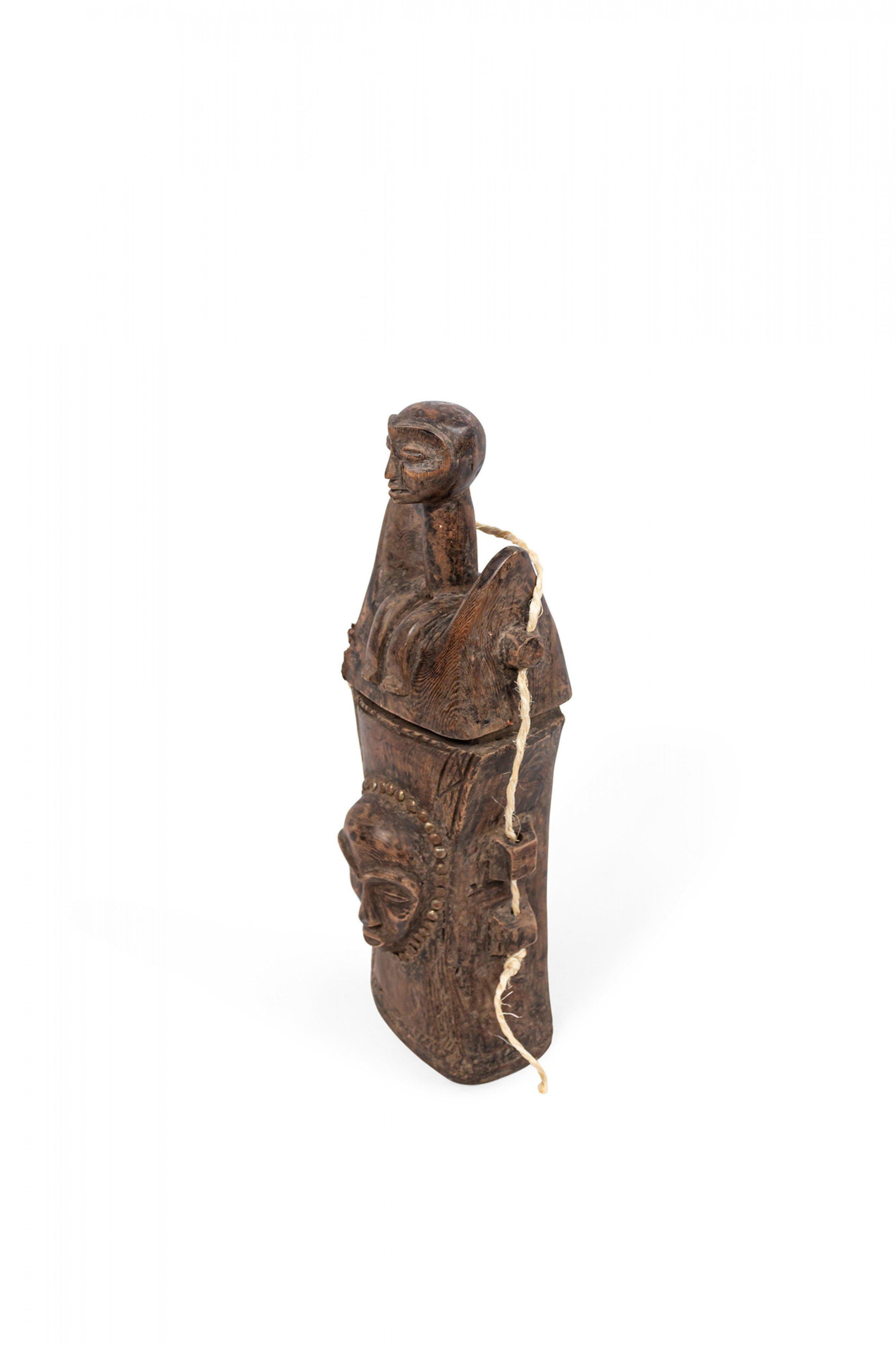 Caja figurada tribal vintage Tribal en venta