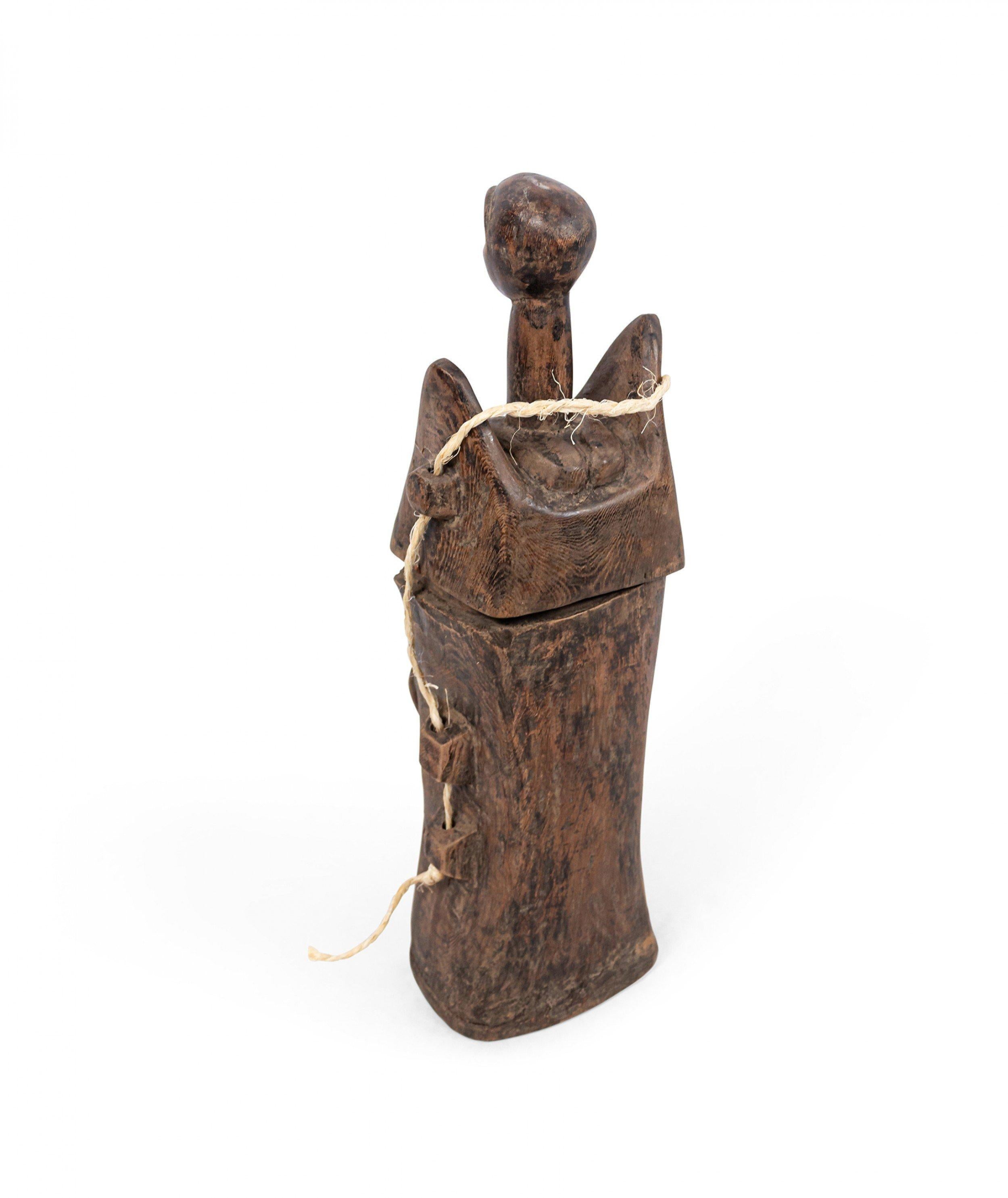 Caja figurada tribal vintage Madera en venta