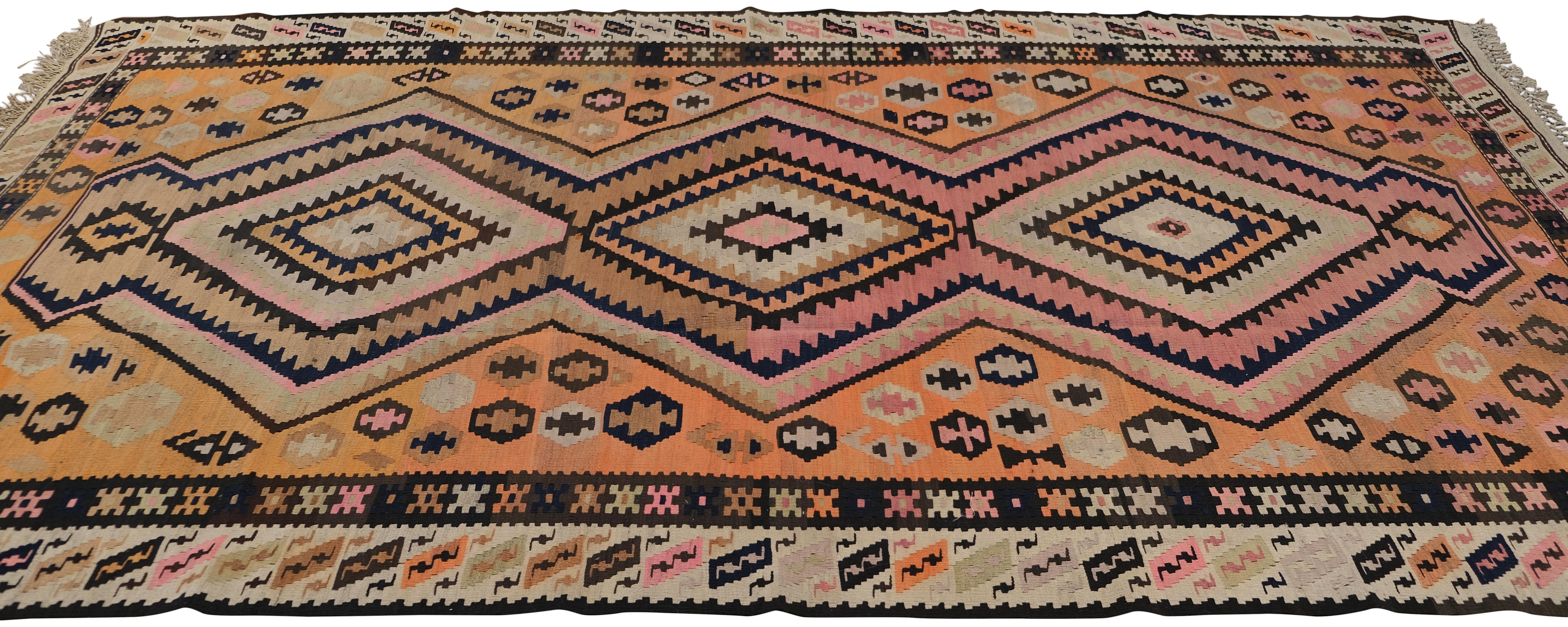 Kilim geométrico tribal vintage 5'4''x10'2'' Circa 1960 Arte popular en venta