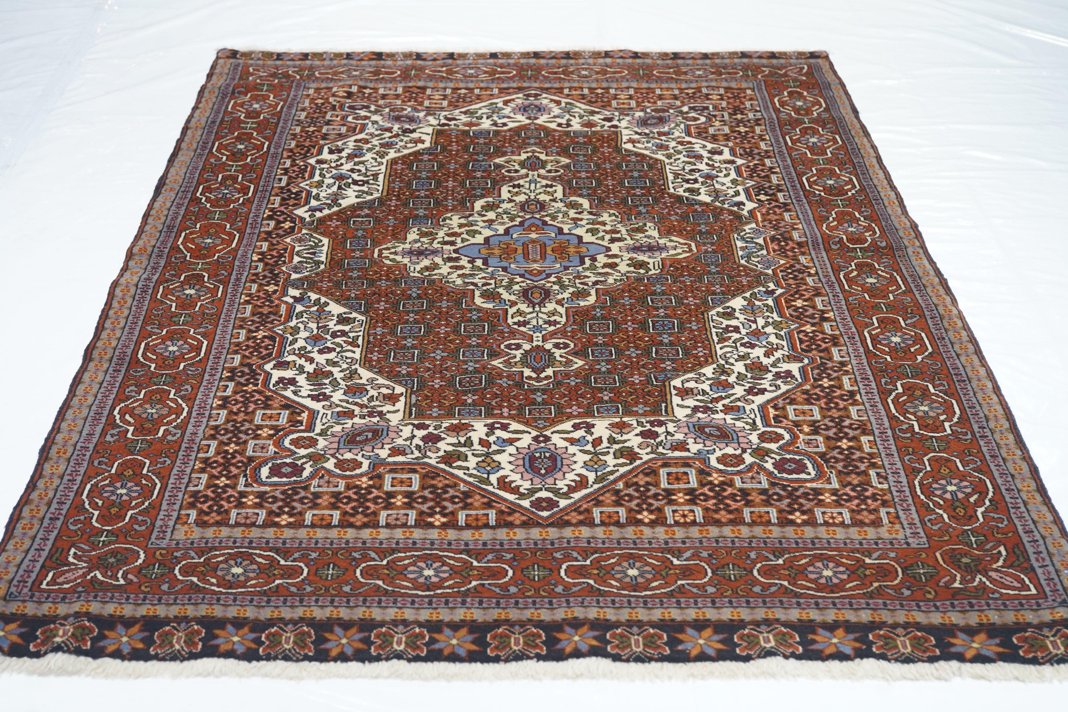 Ghashghai-Teppich, Stammeskunst, 4'5'' x 6'1'' (Wolle) im Angebot