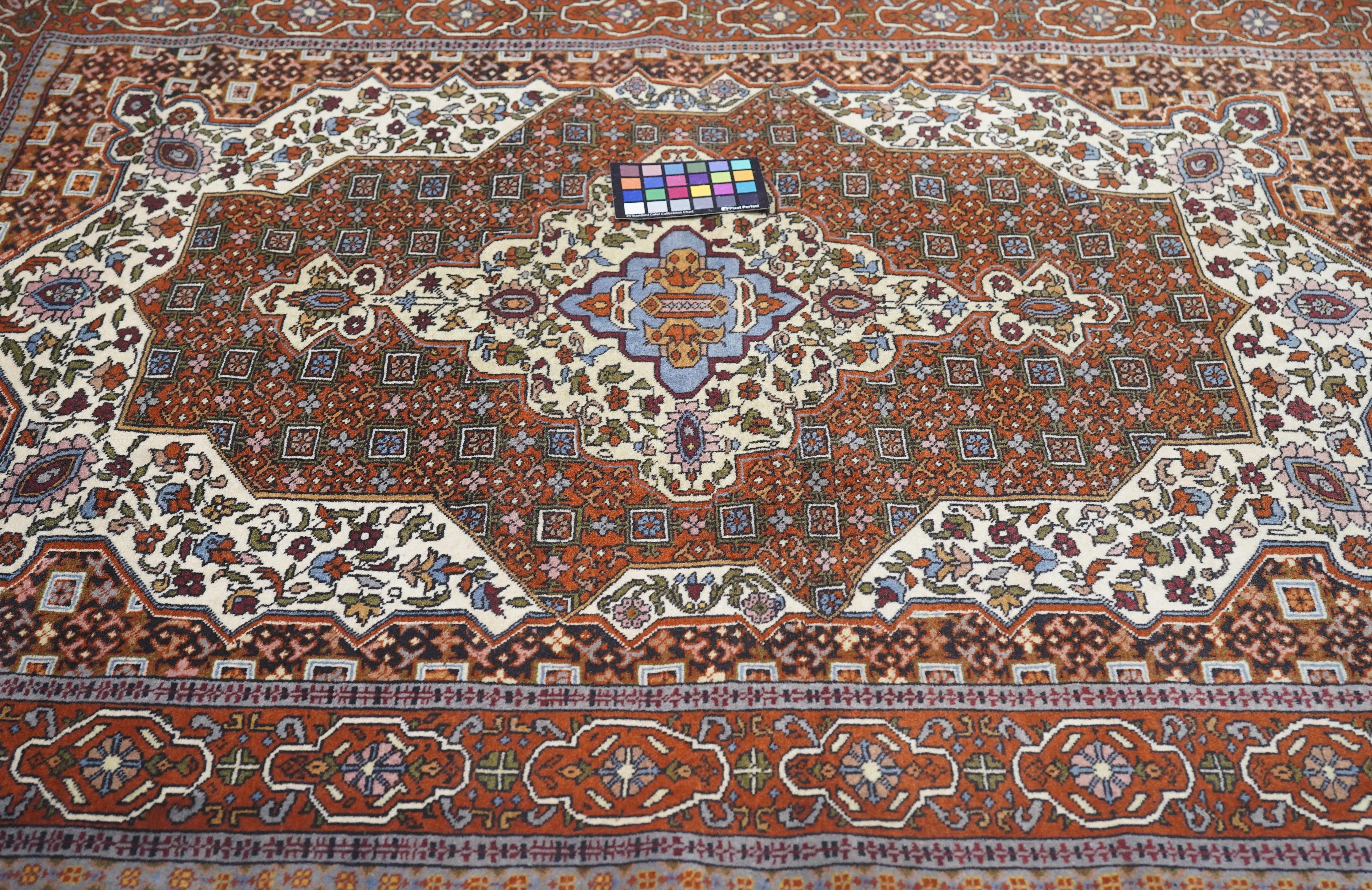 Ghashghai-Teppich, Stammeskunst, 4'5'' x 6'1'' im Angebot 1