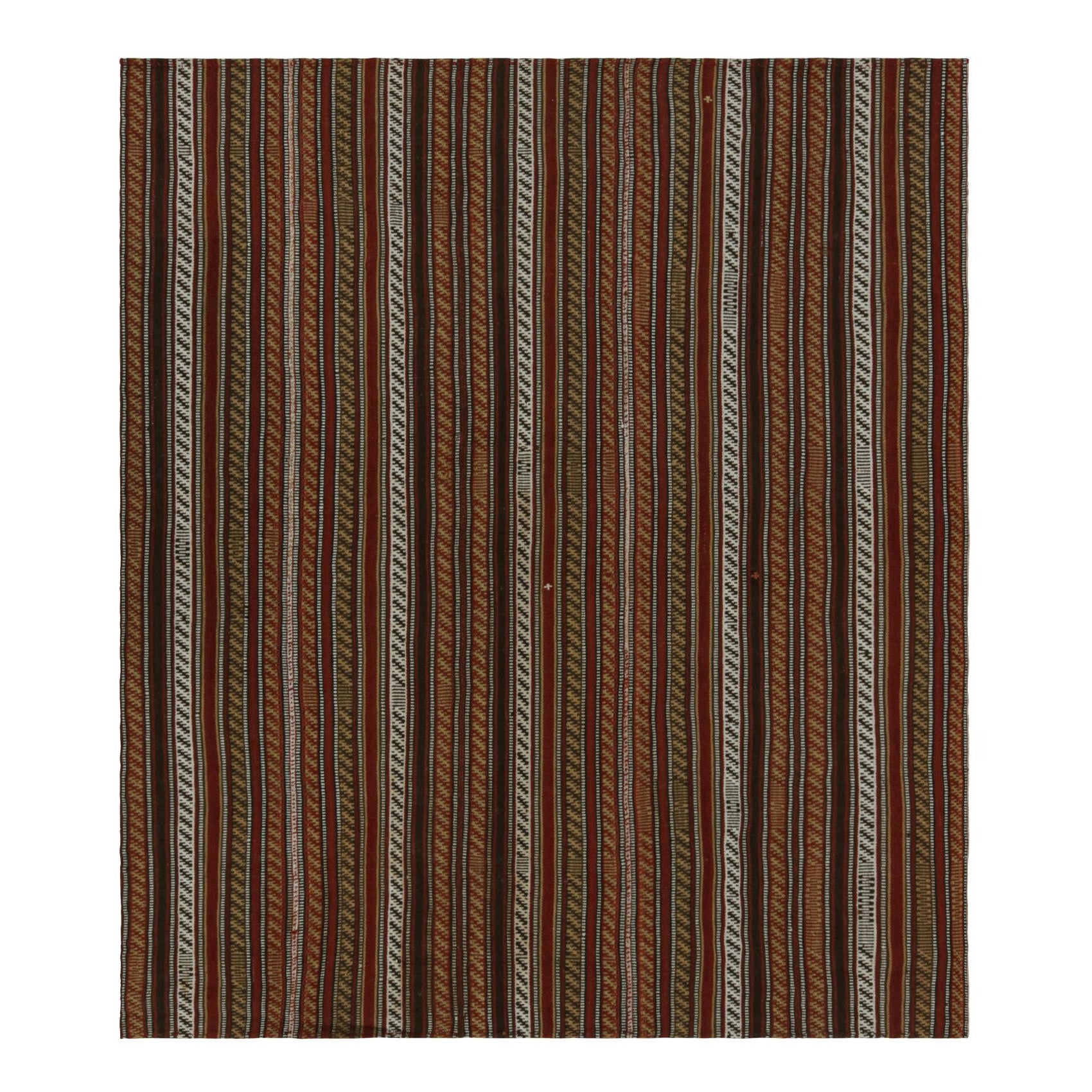 Alfombra tribal kilim vintage con motivos geométricos policromados de Rug & Kilim en venta