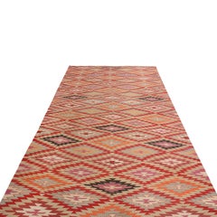 Stammeskunst-Kelim-Teppich in Rot, Orange und Blau mit geometrischen Mustern