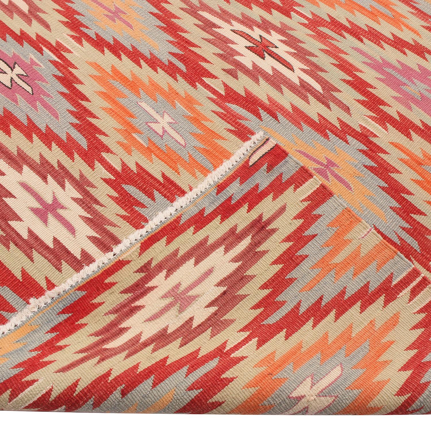 Vintage Stammes-Kilim-Teppich in Rot, Orange und Blau Geometrische Muster im Zustand „Gut“ im Angebot in Long Island City, NY