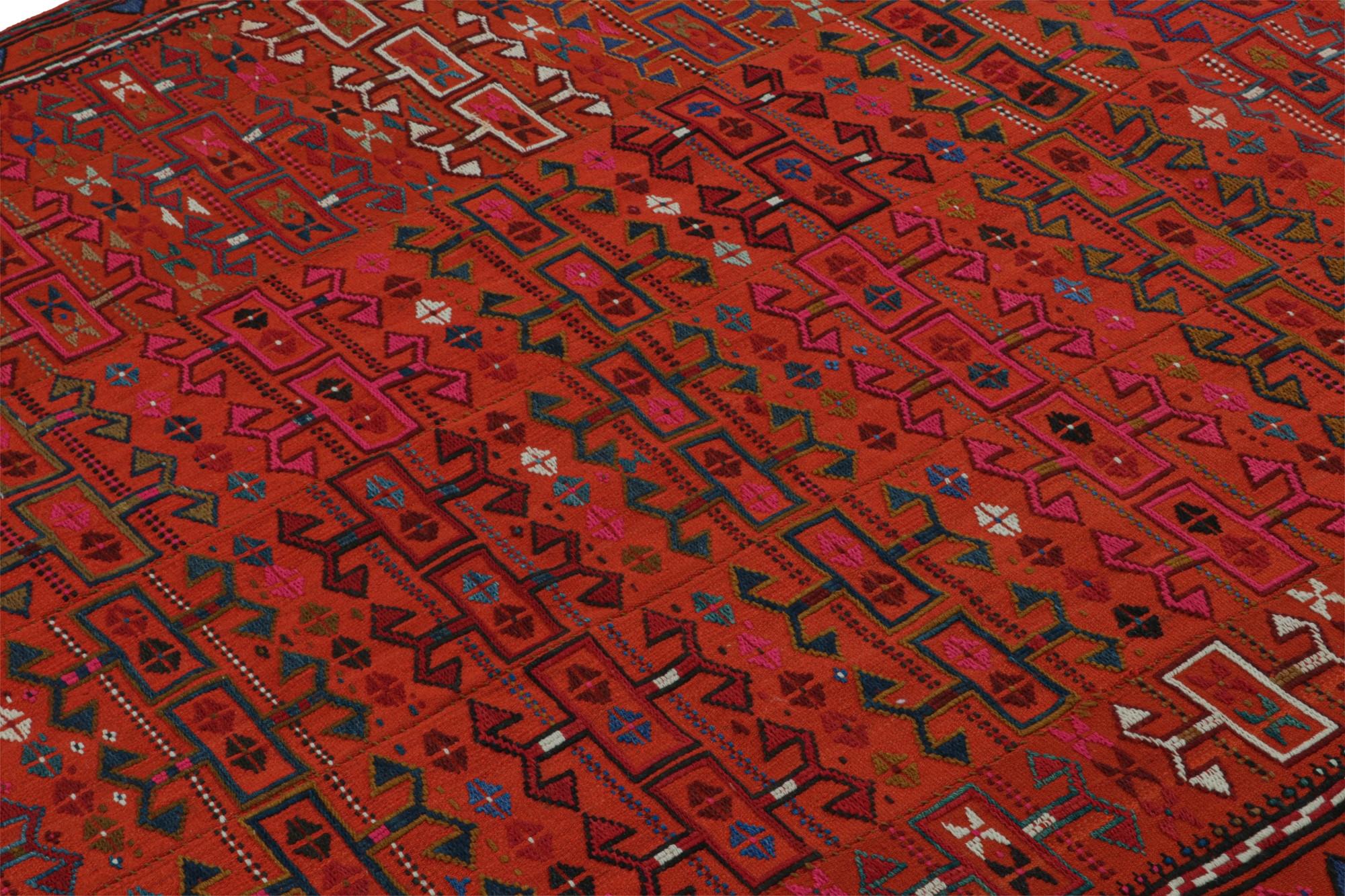 Vintage Stammeskunst-Kelim-Teppich in Rot mit polychromen Mustern von Rug & Kilim (Handgewebt) im Angebot