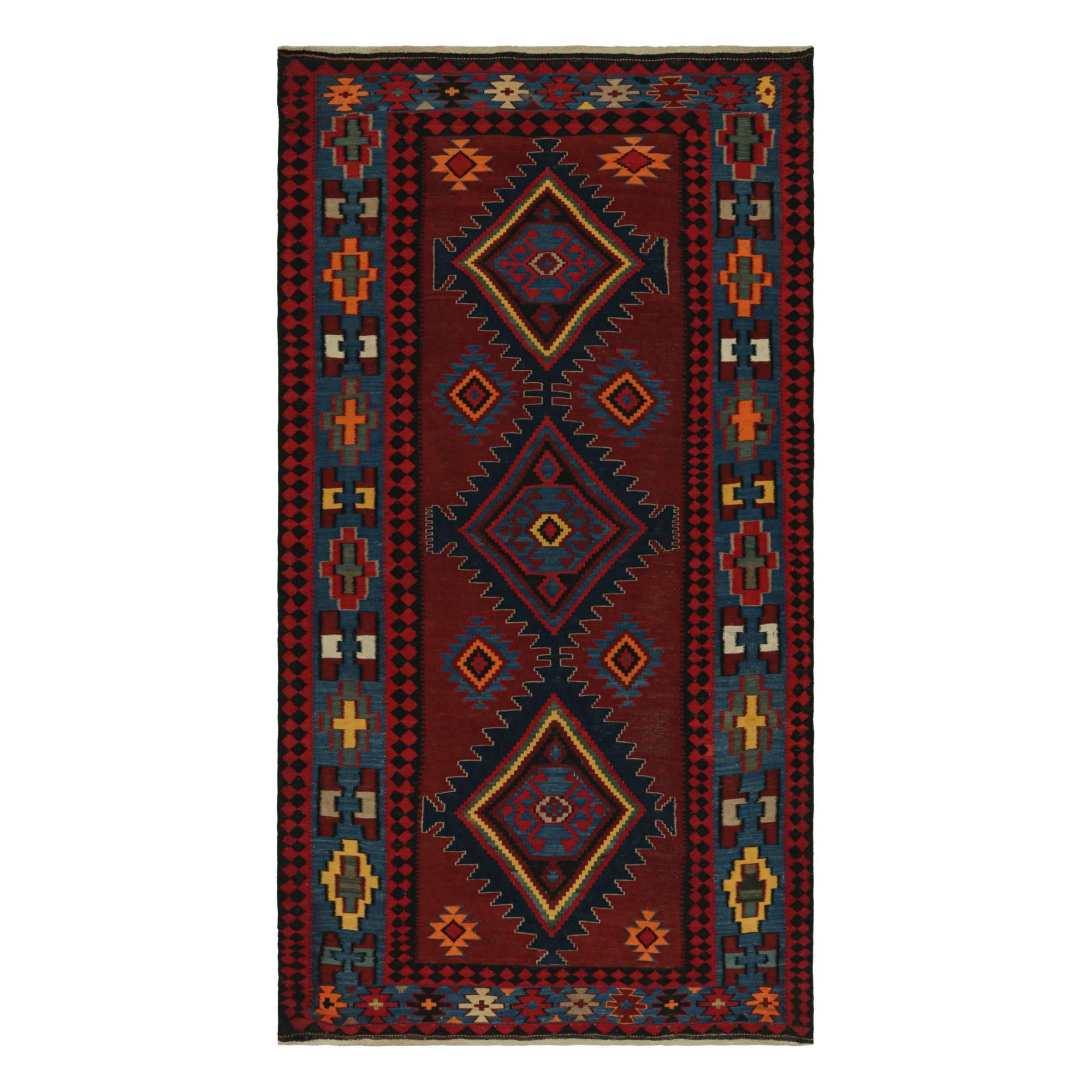 Vintage Stammeskunst-Kelim-Teppich in Rot mit polychromen Mustern von Rug & Kilim