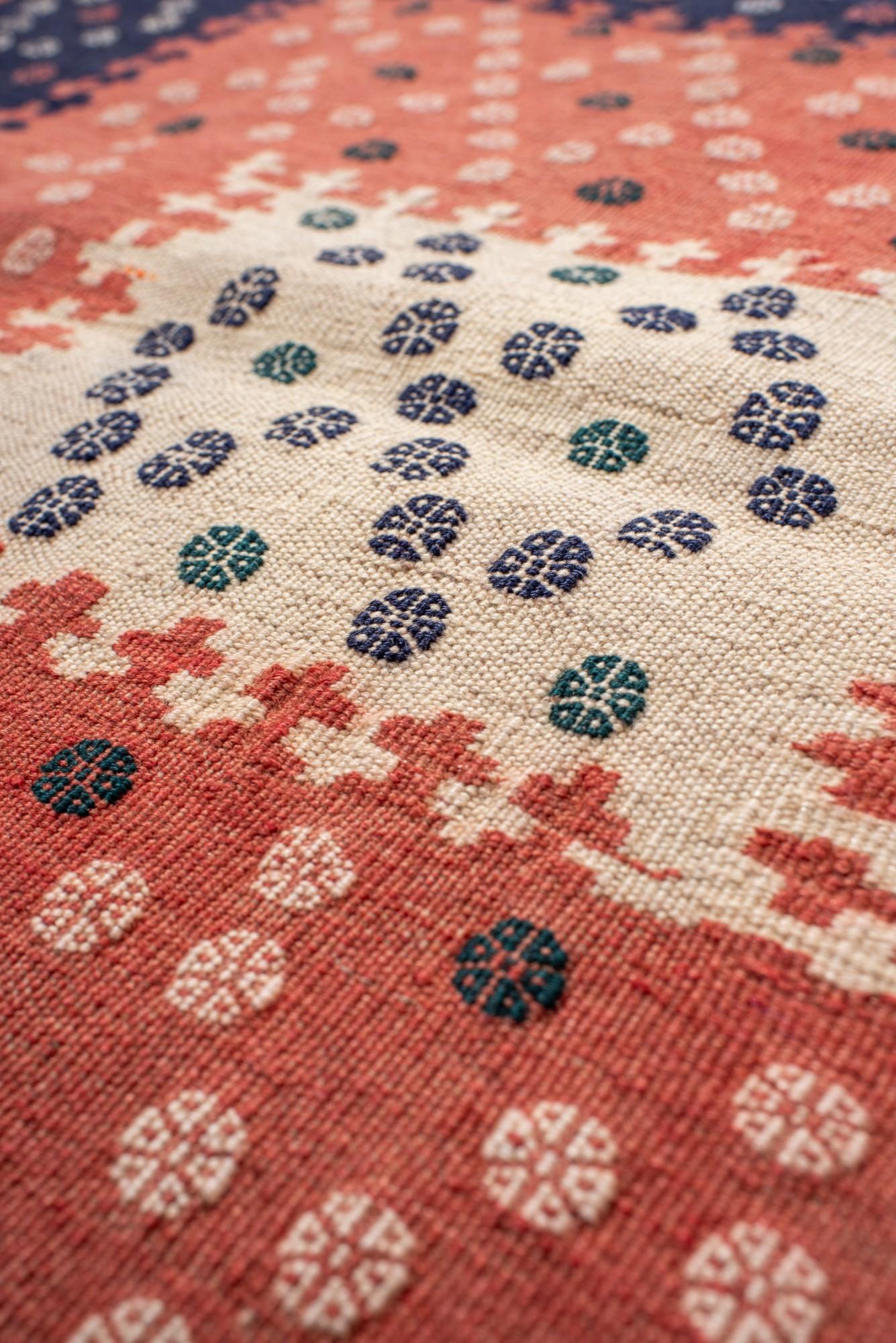 Annodato a mano Kilim tribale vintage con motivo geometrico a medaglioni in vendita