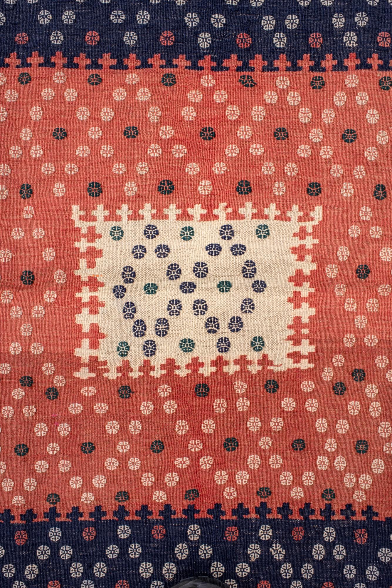 Kilim tribale vintage con motivo geometrico a medaglioni In condizioni buone in vendita a New York, NY