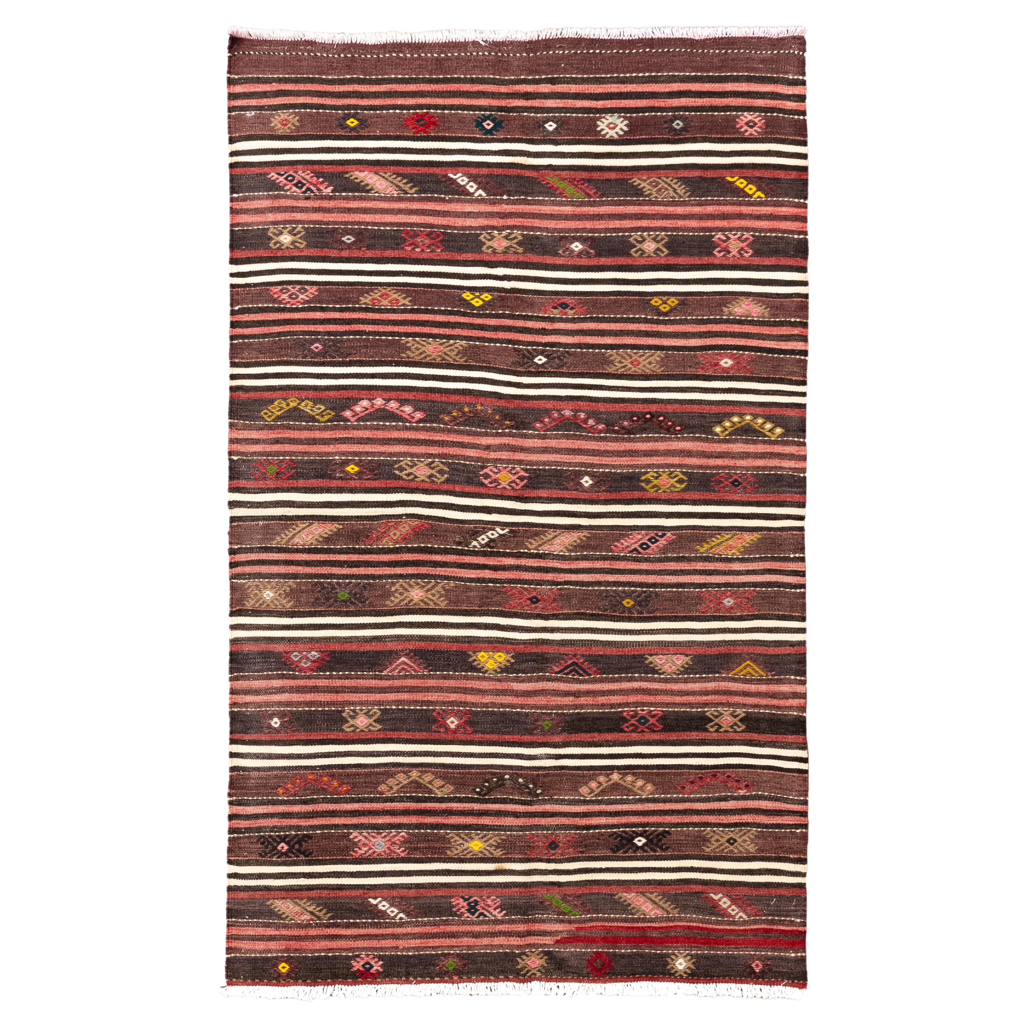Vintage Stammes-Kilim mit mehrfarbigen Streifen und Symbolen im Angebot
