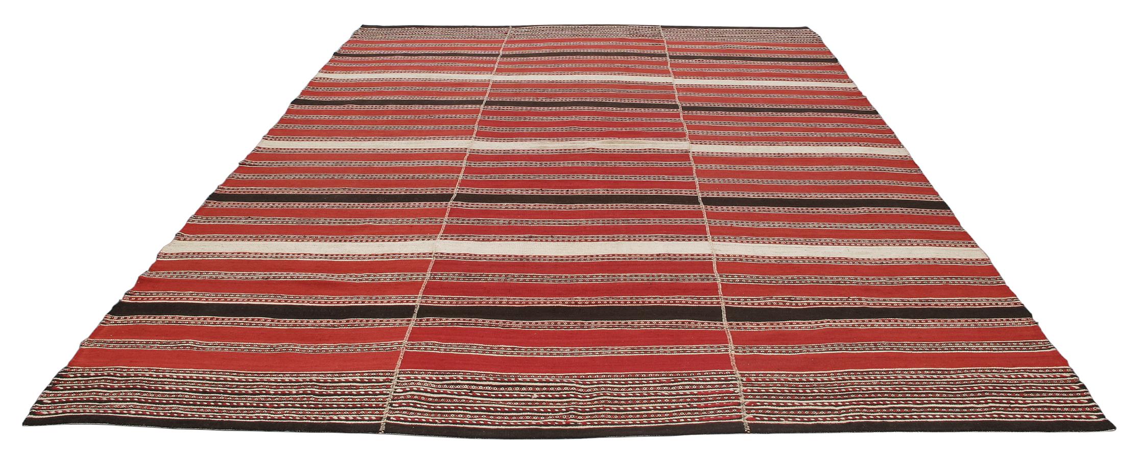 Vintage Tribal Mid-Century Modern Persian Flat-Weave Rug In Good Condition For Sale In New York, NY
